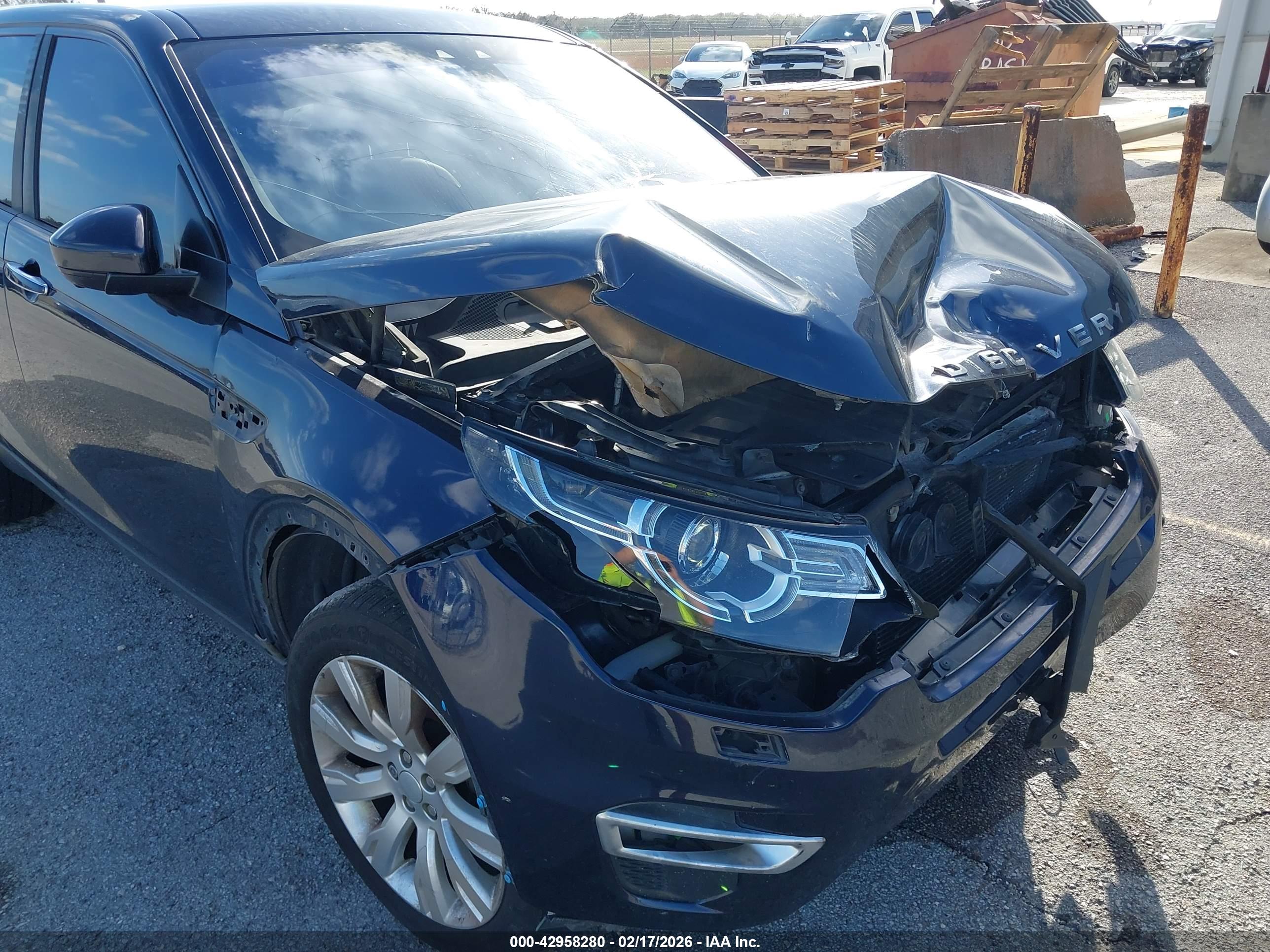 LAND ROVER image 6