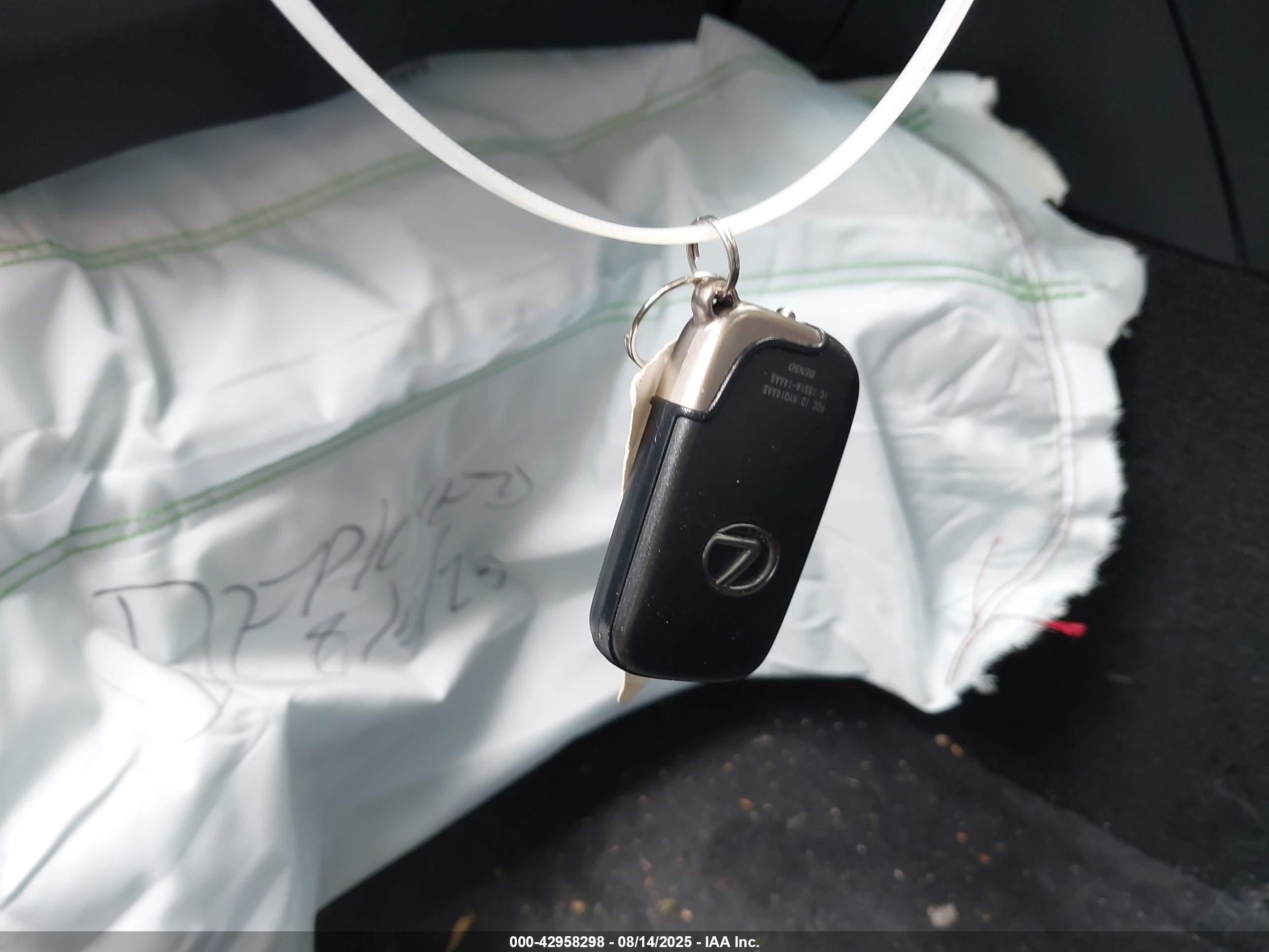 LEXUS ES image 11
