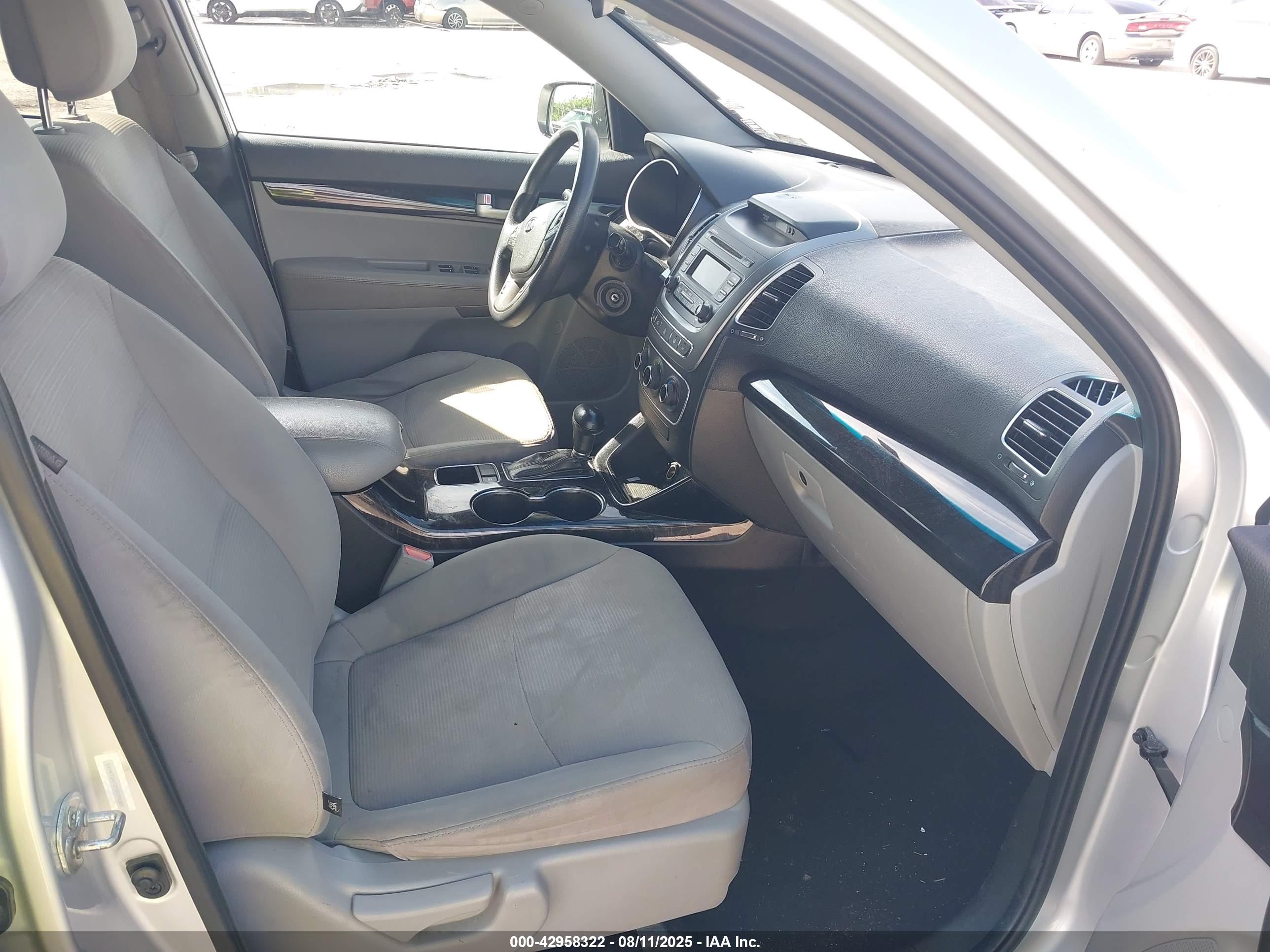 KIA SORENTO image 5