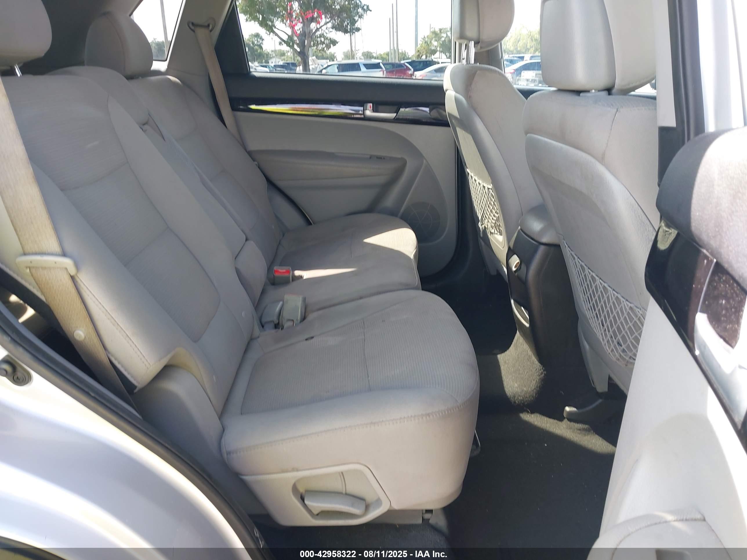 KIA SORENTO image 8