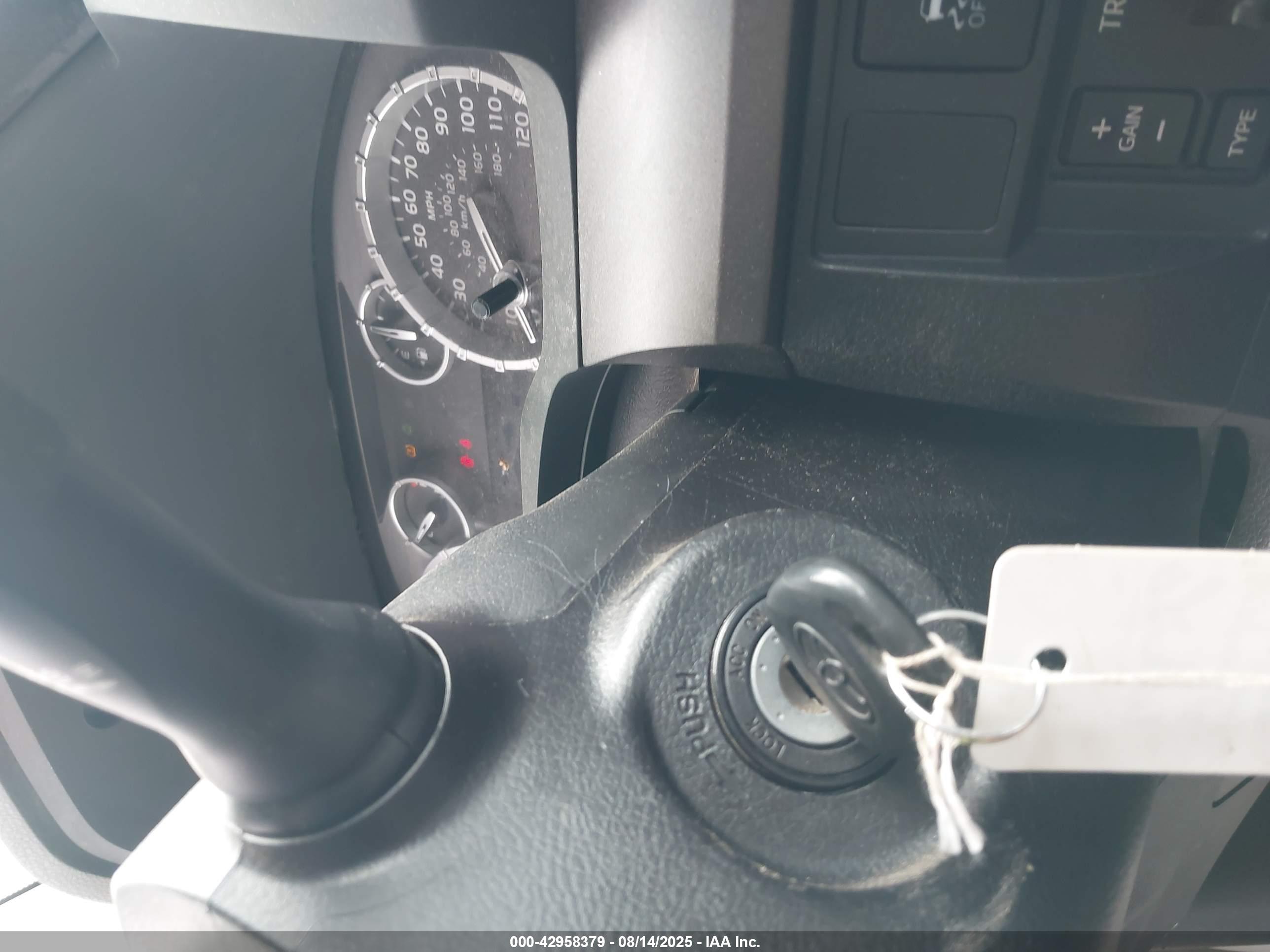 TOYOTA TUNDRA image 11