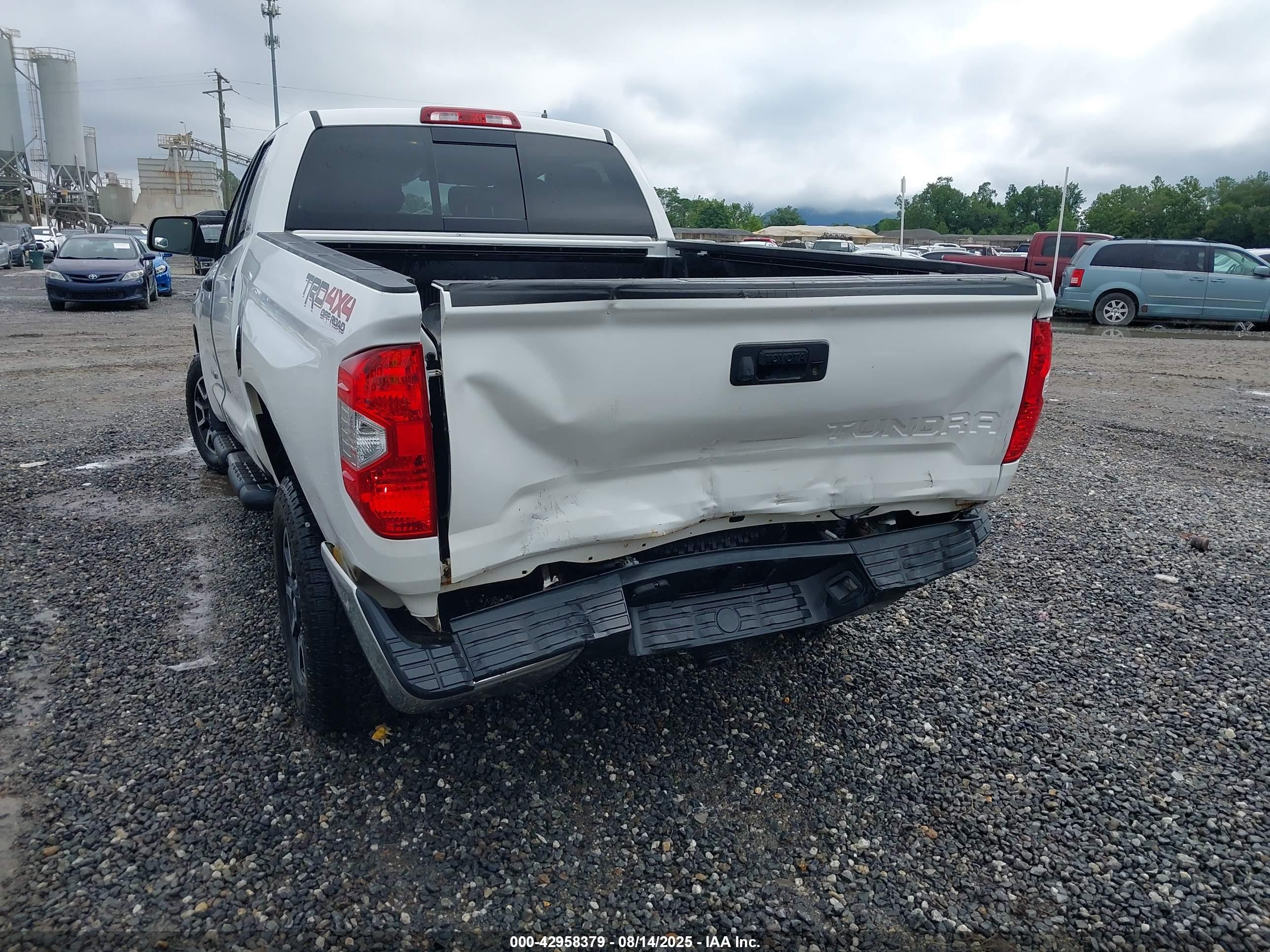 TOYOTA TUNDRA image 6