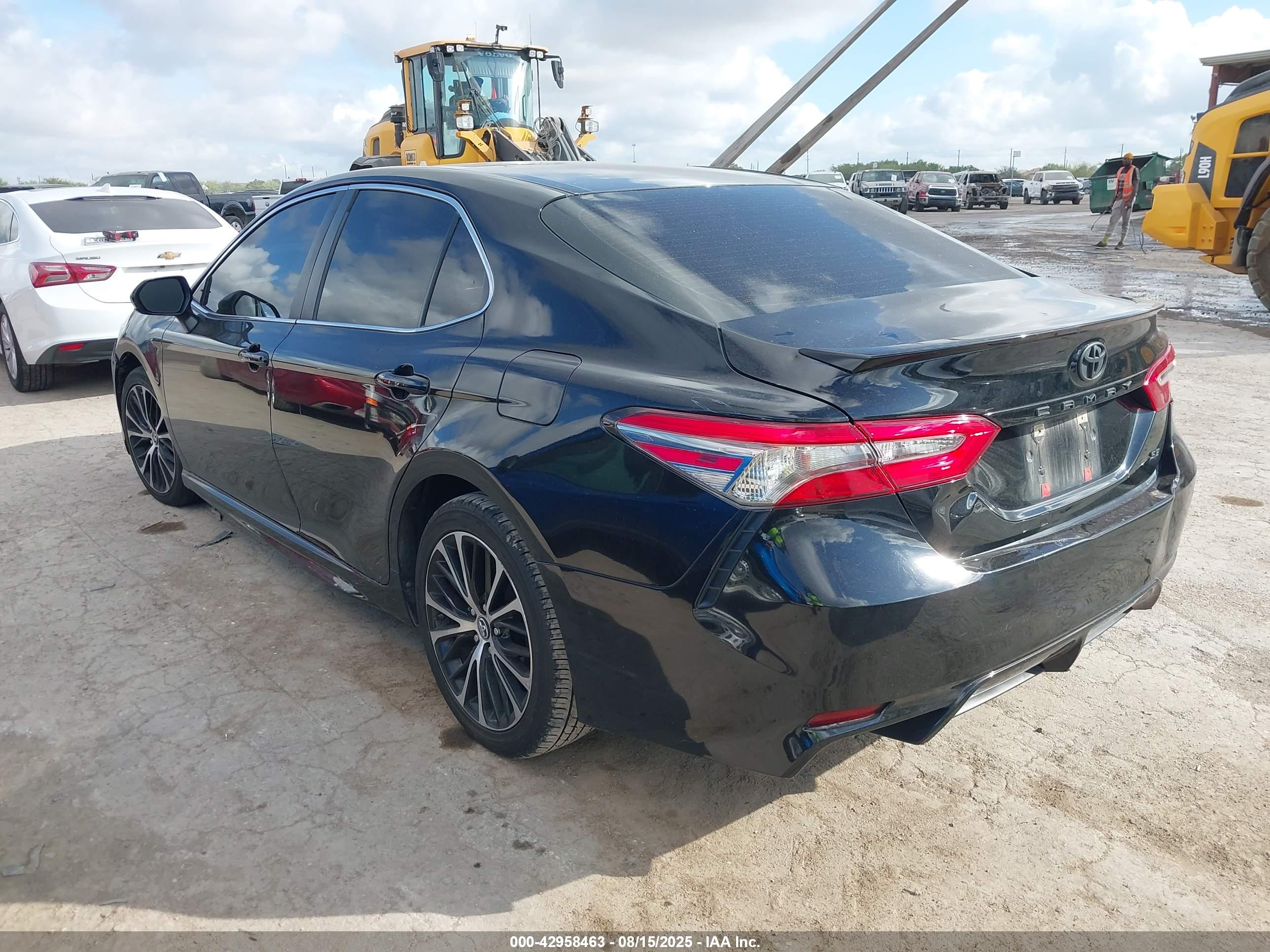 TOYOTA CAMRY image 3