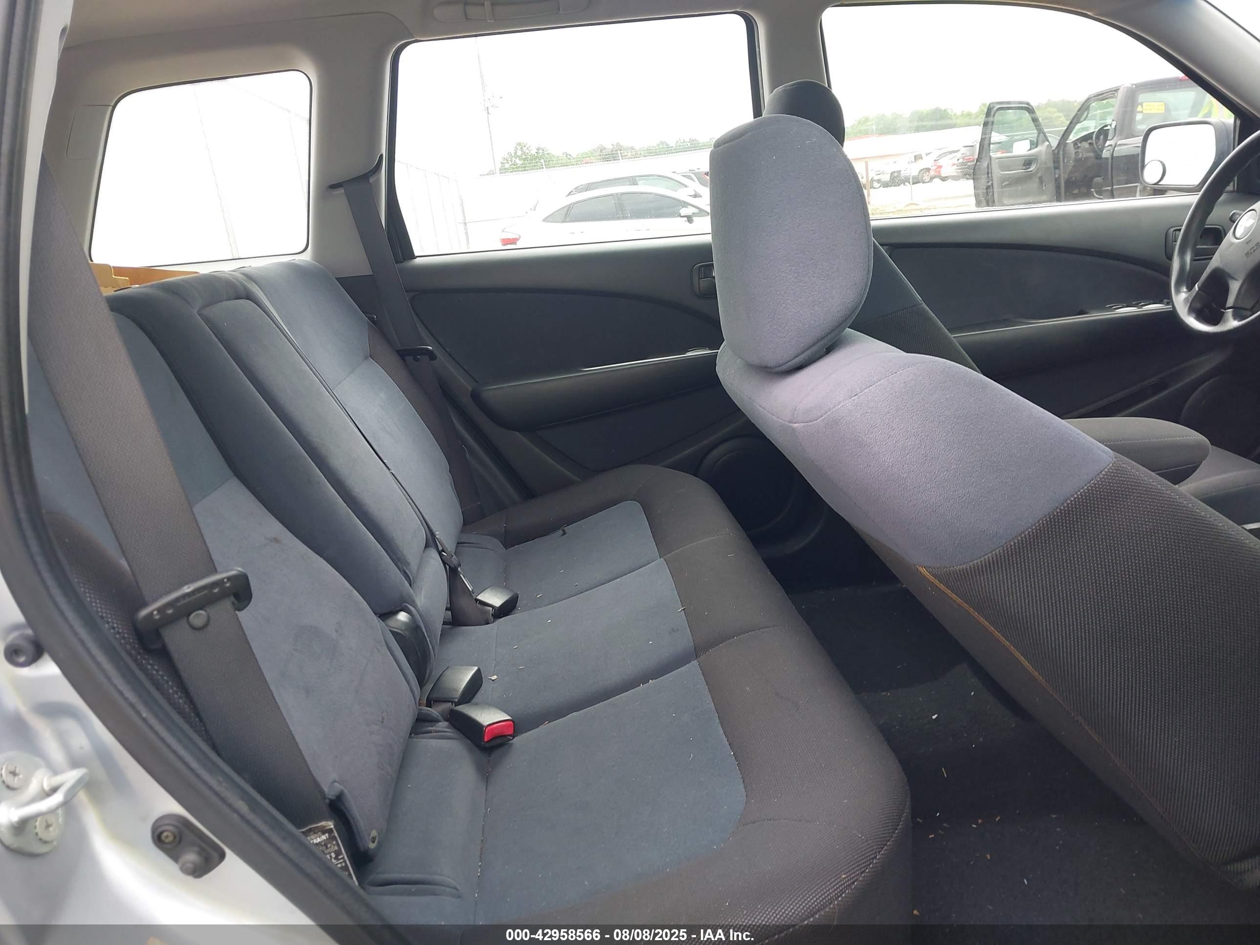 MITSUBISHI OUTLANDER image 8