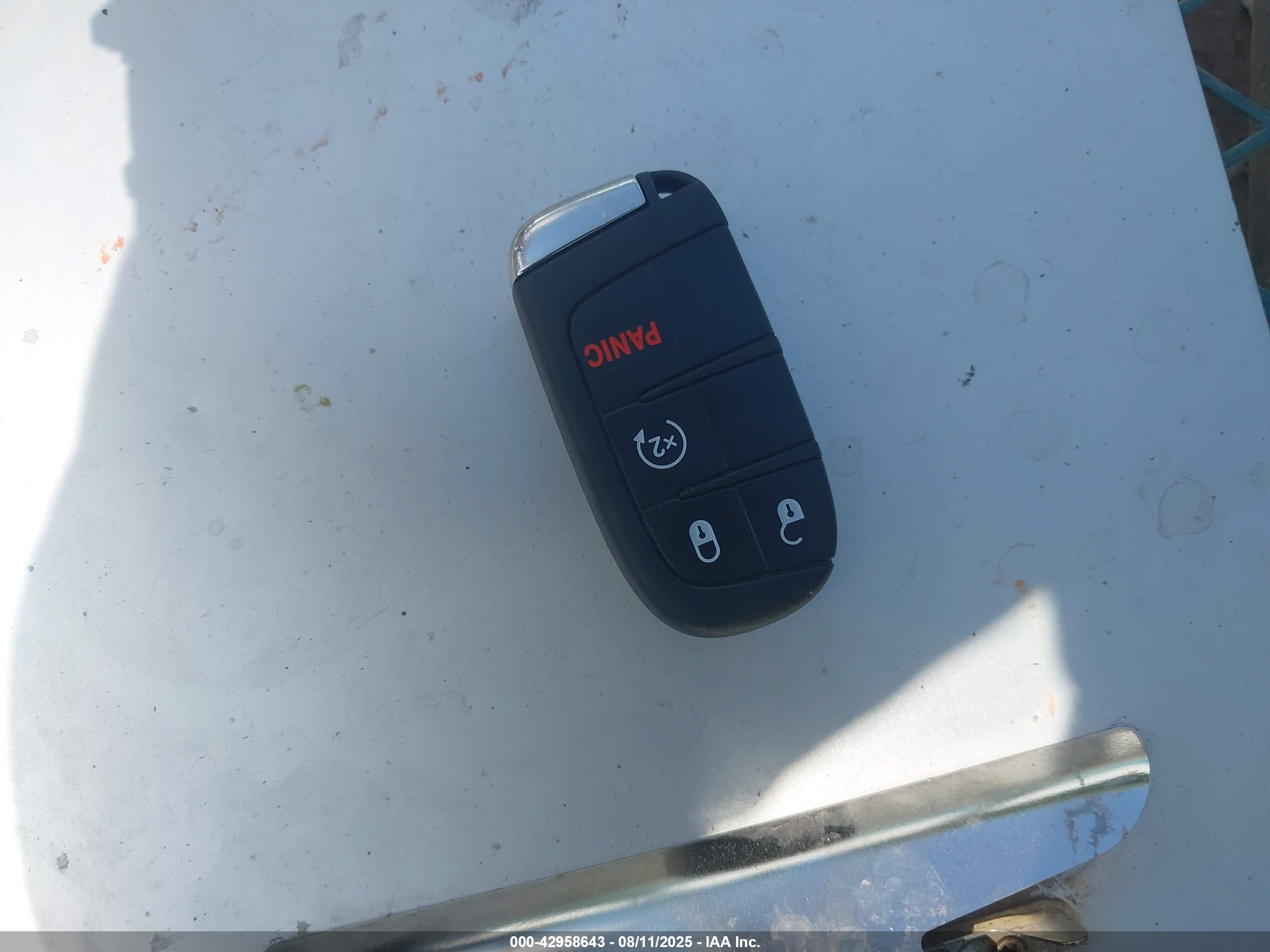 JEEP RENEGADE image 11