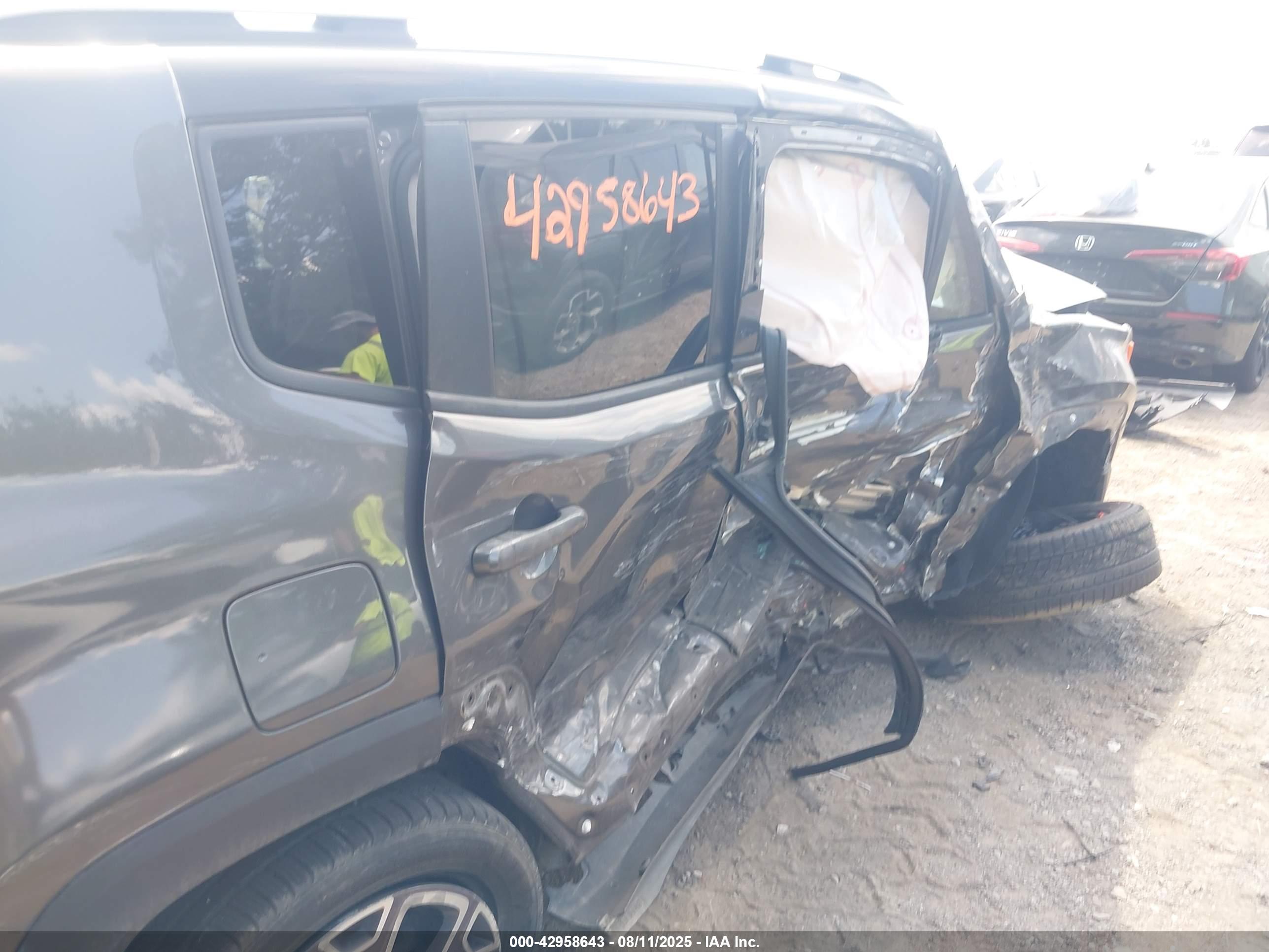 JEEP RENEGADE image 6