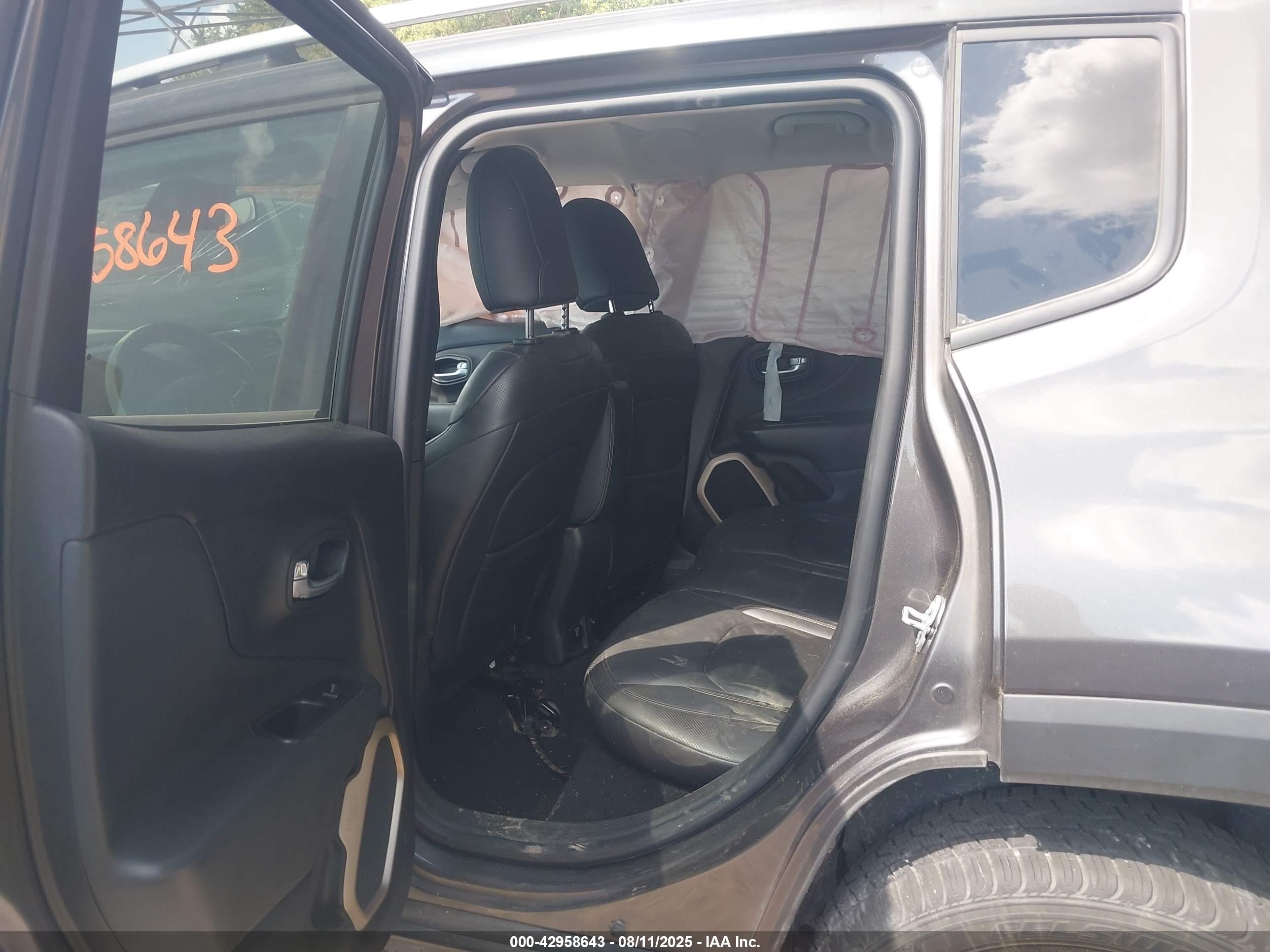 JEEP RENEGADE image 8