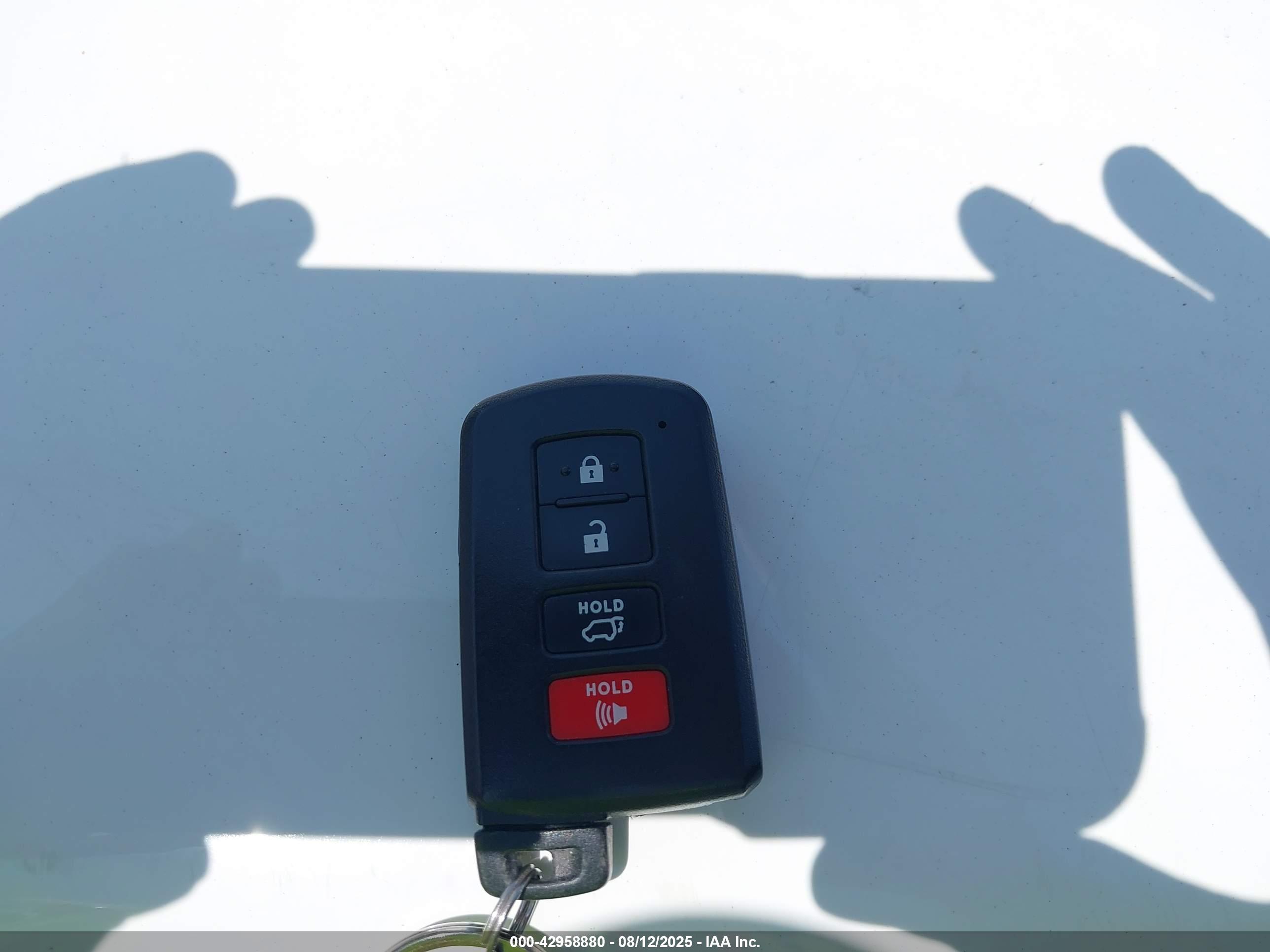 TOYOTA RAV4 image 11