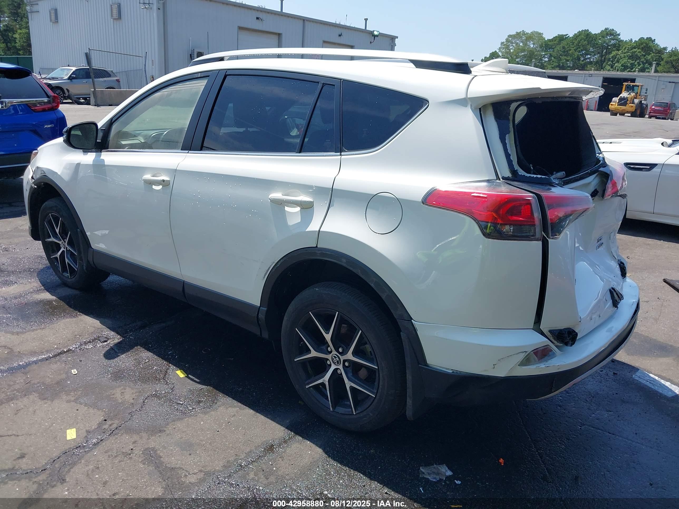 TOYOTA RAV4 image 3