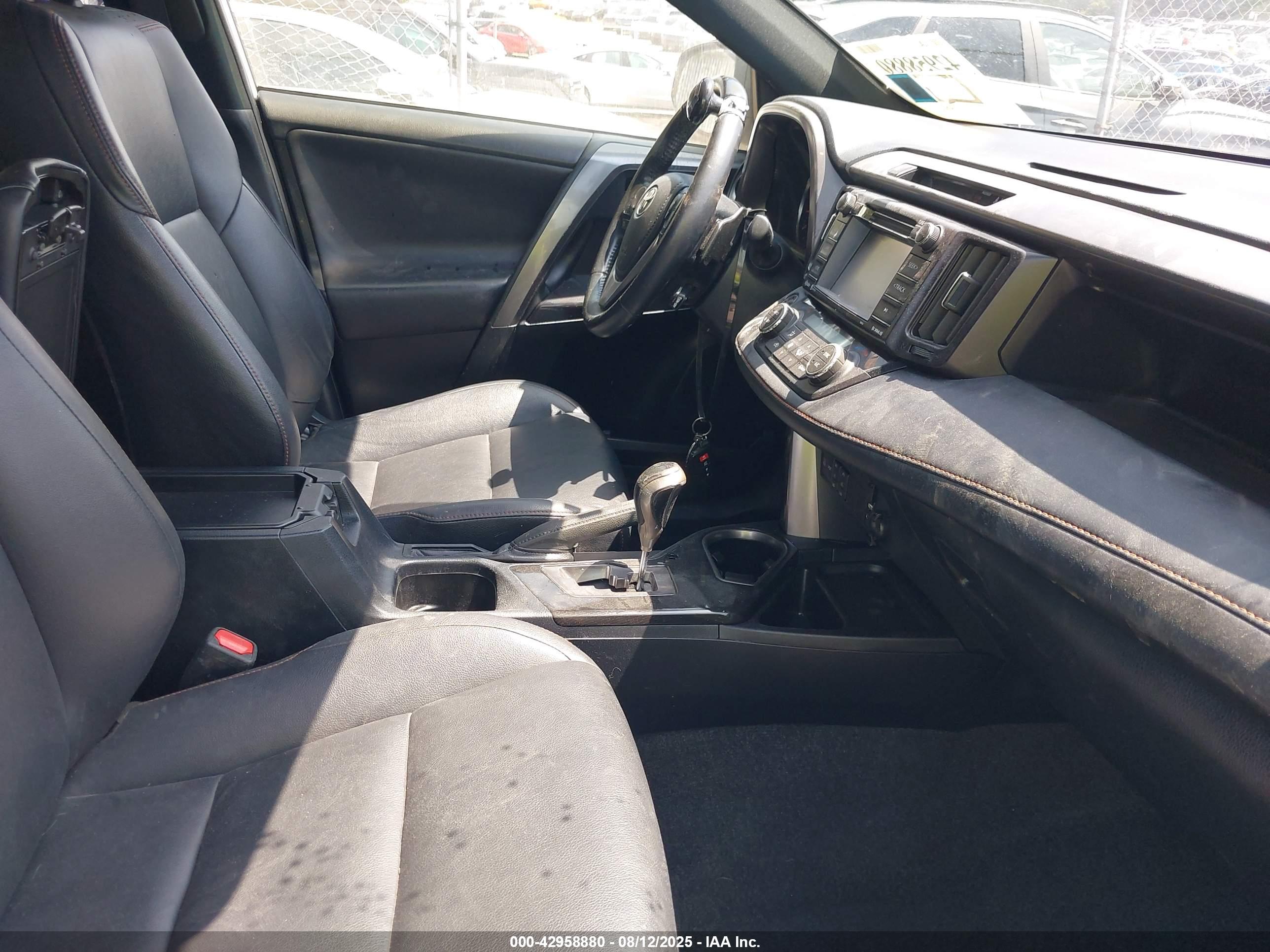 TOYOTA RAV4 image 5
