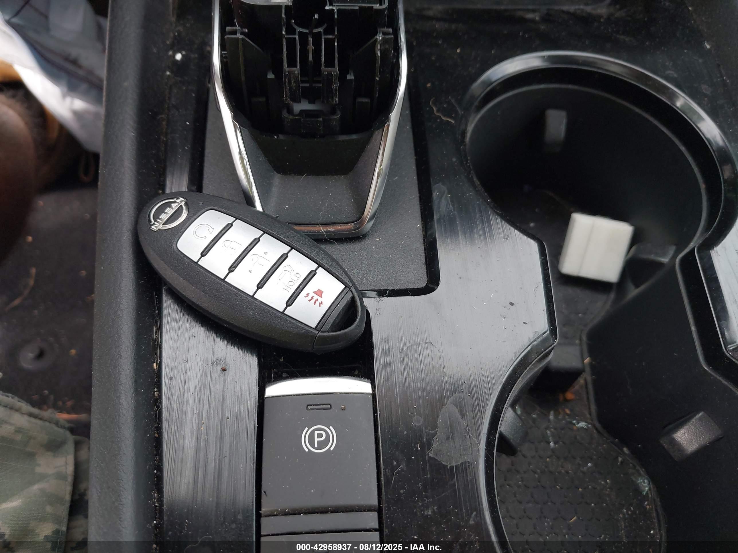 NISSAN ROGUE image 11
