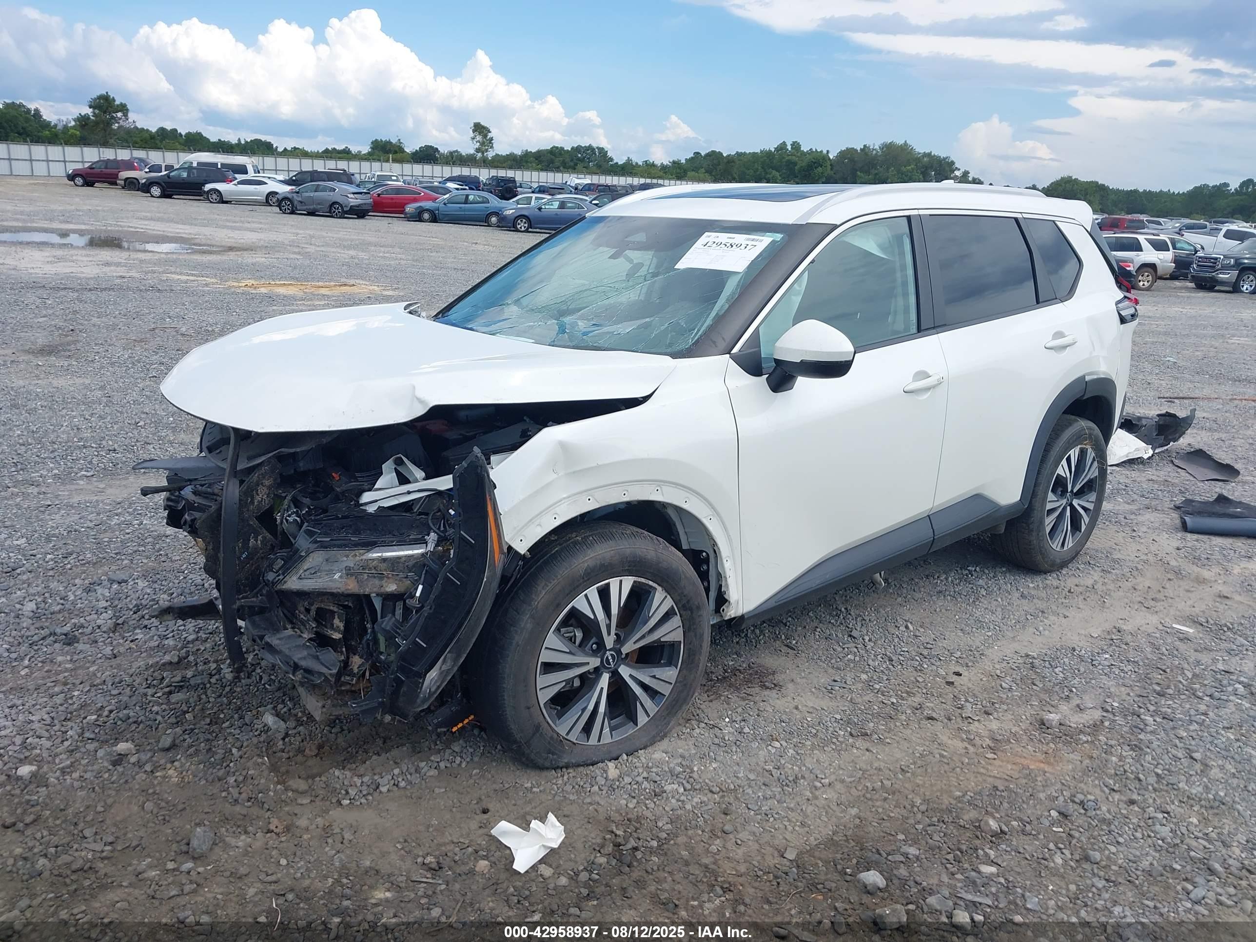 NISSAN ROGUE image 2