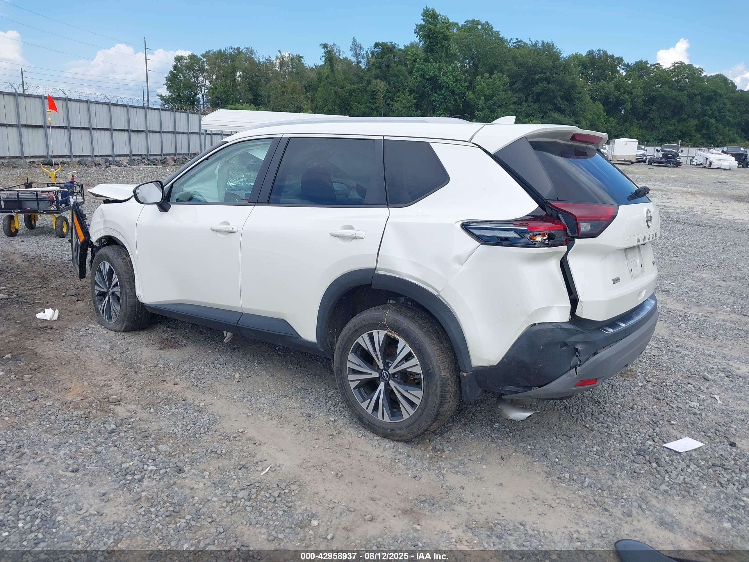NISSAN ROGUE image 3