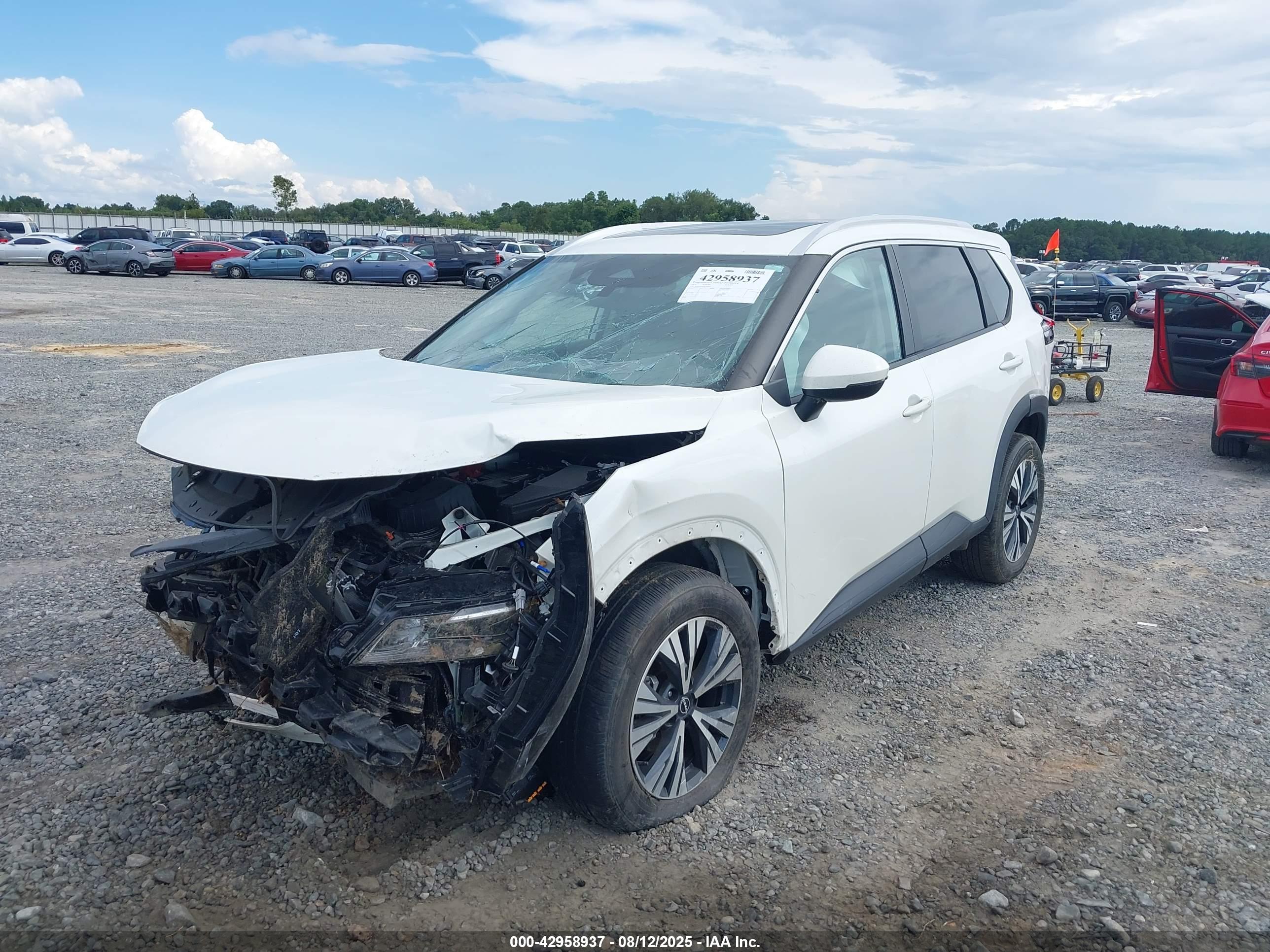 NISSAN ROGUE image 6