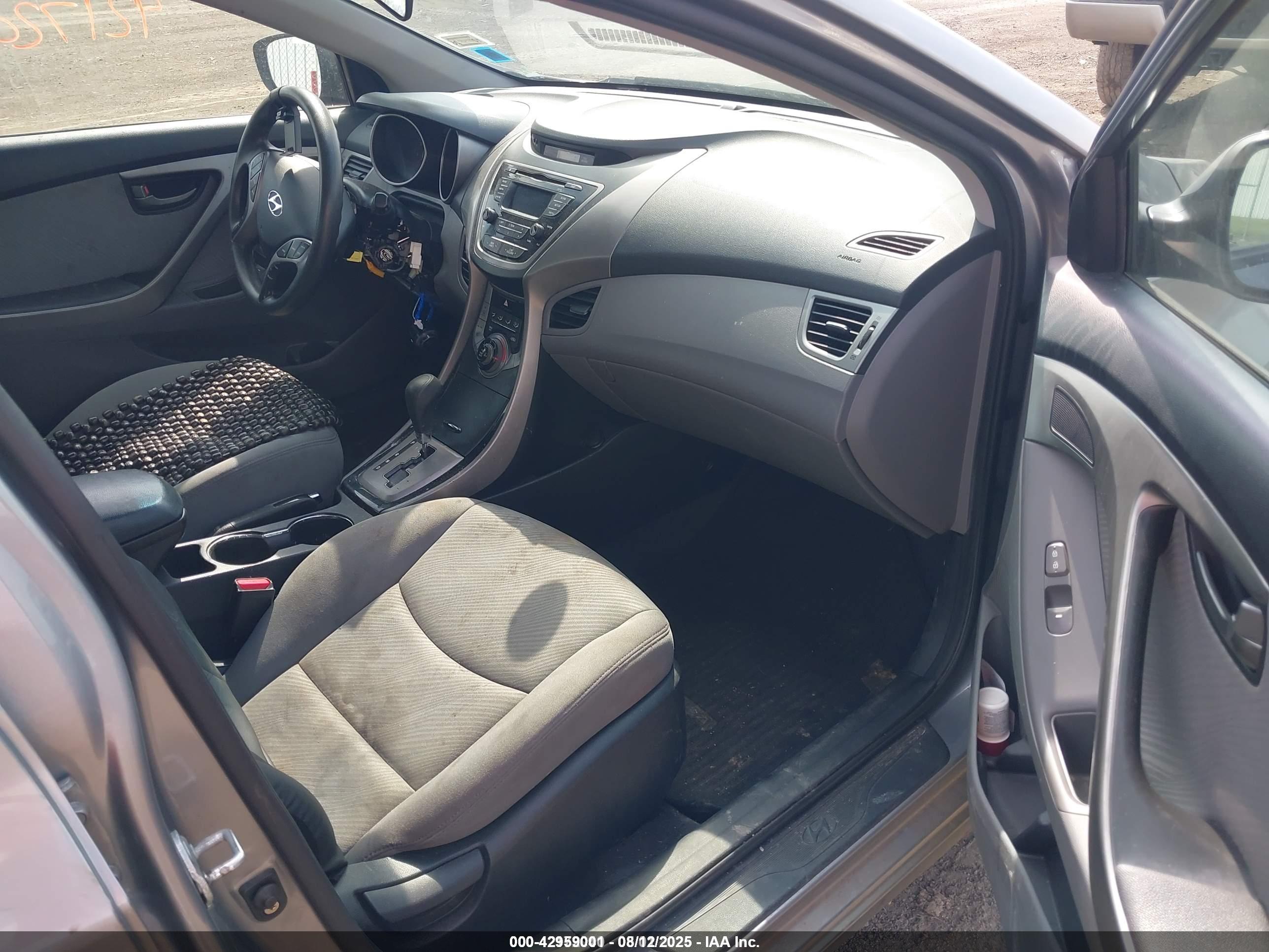 HYUNDAI ELANTRA image 5