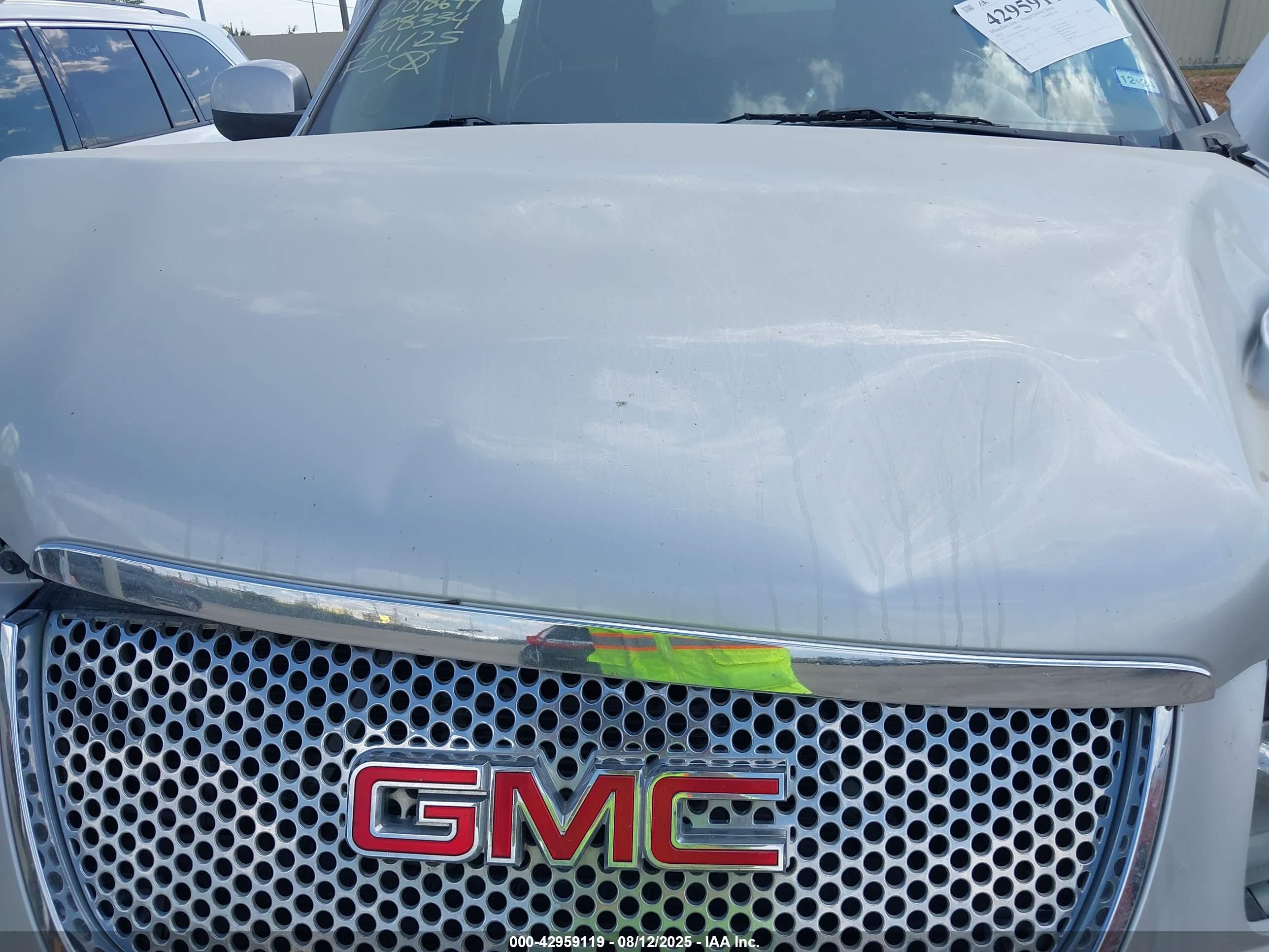 GMC YUKON image 10