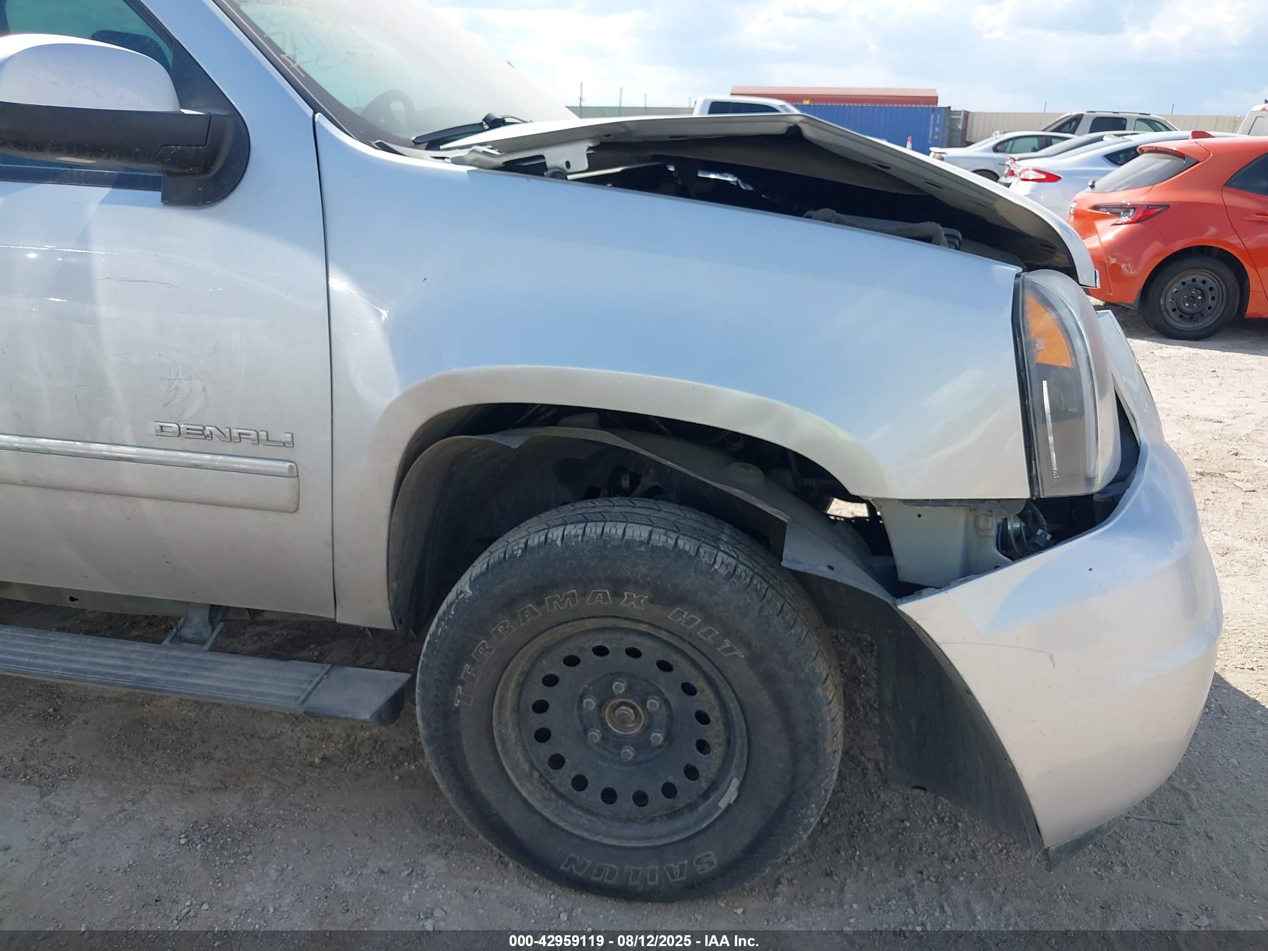 GMC YUKON image 6