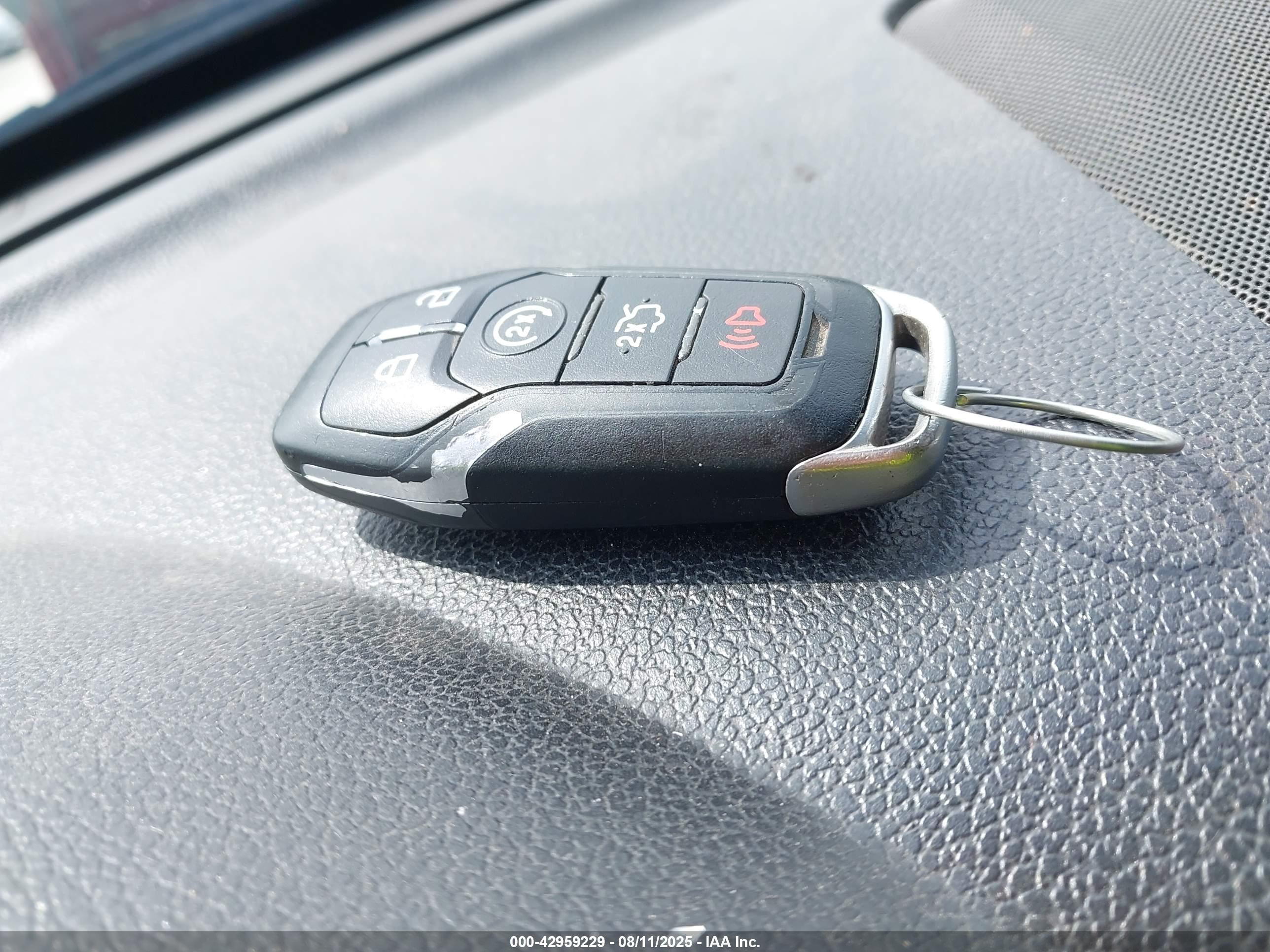 FORD EXPLORER image 11