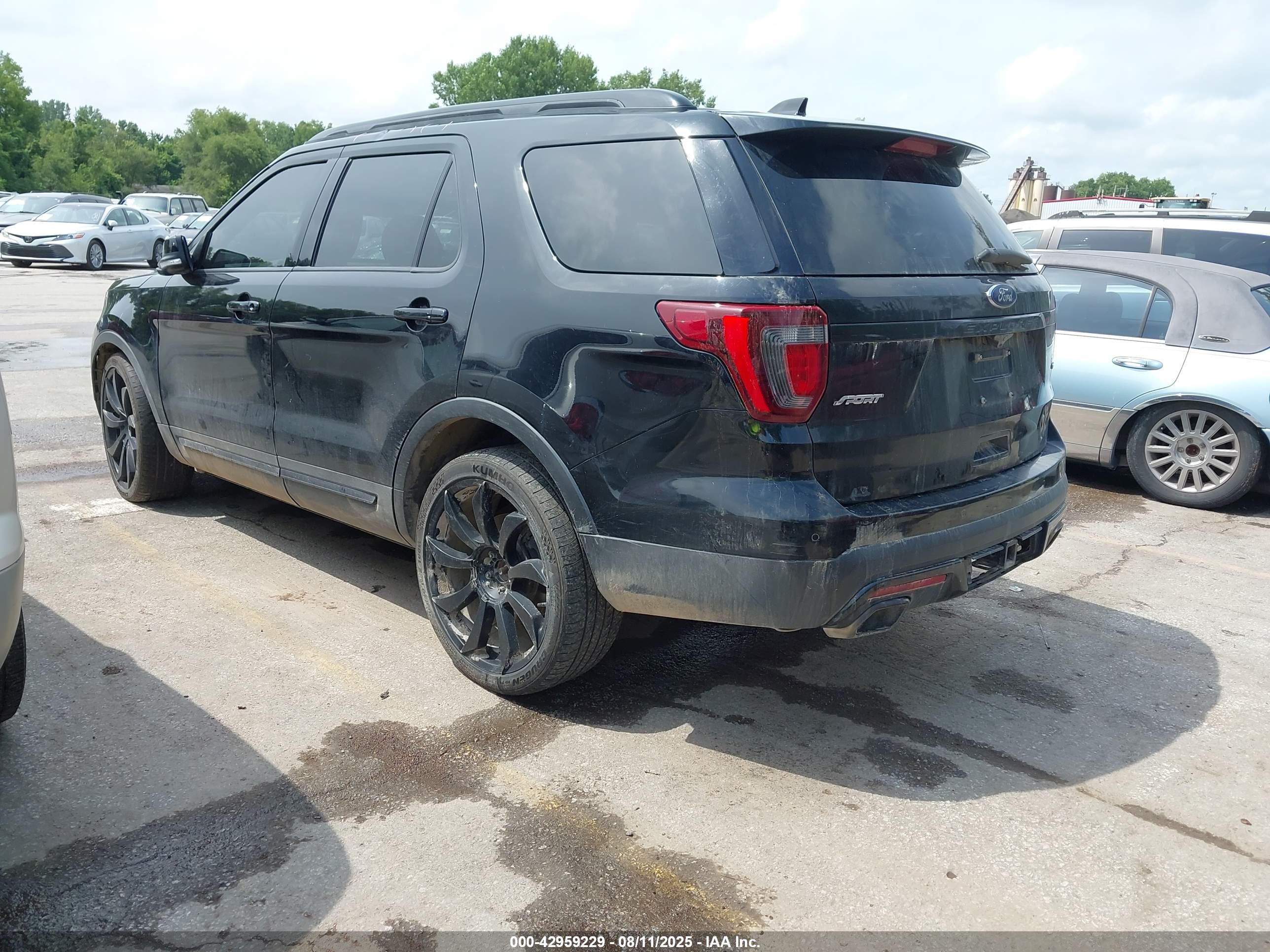 FORD EXPLORER image 3