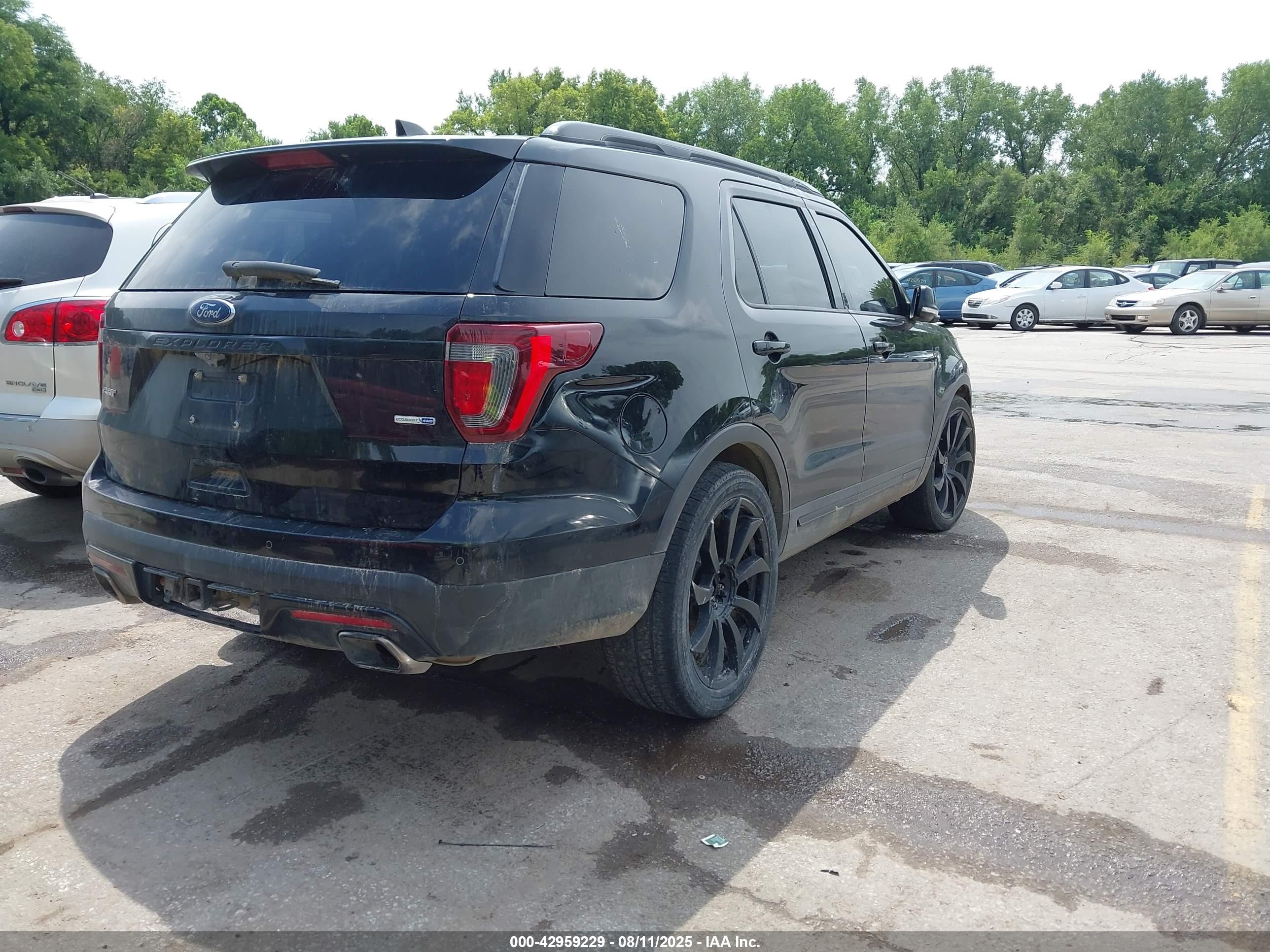 FORD EXPLORER image 4