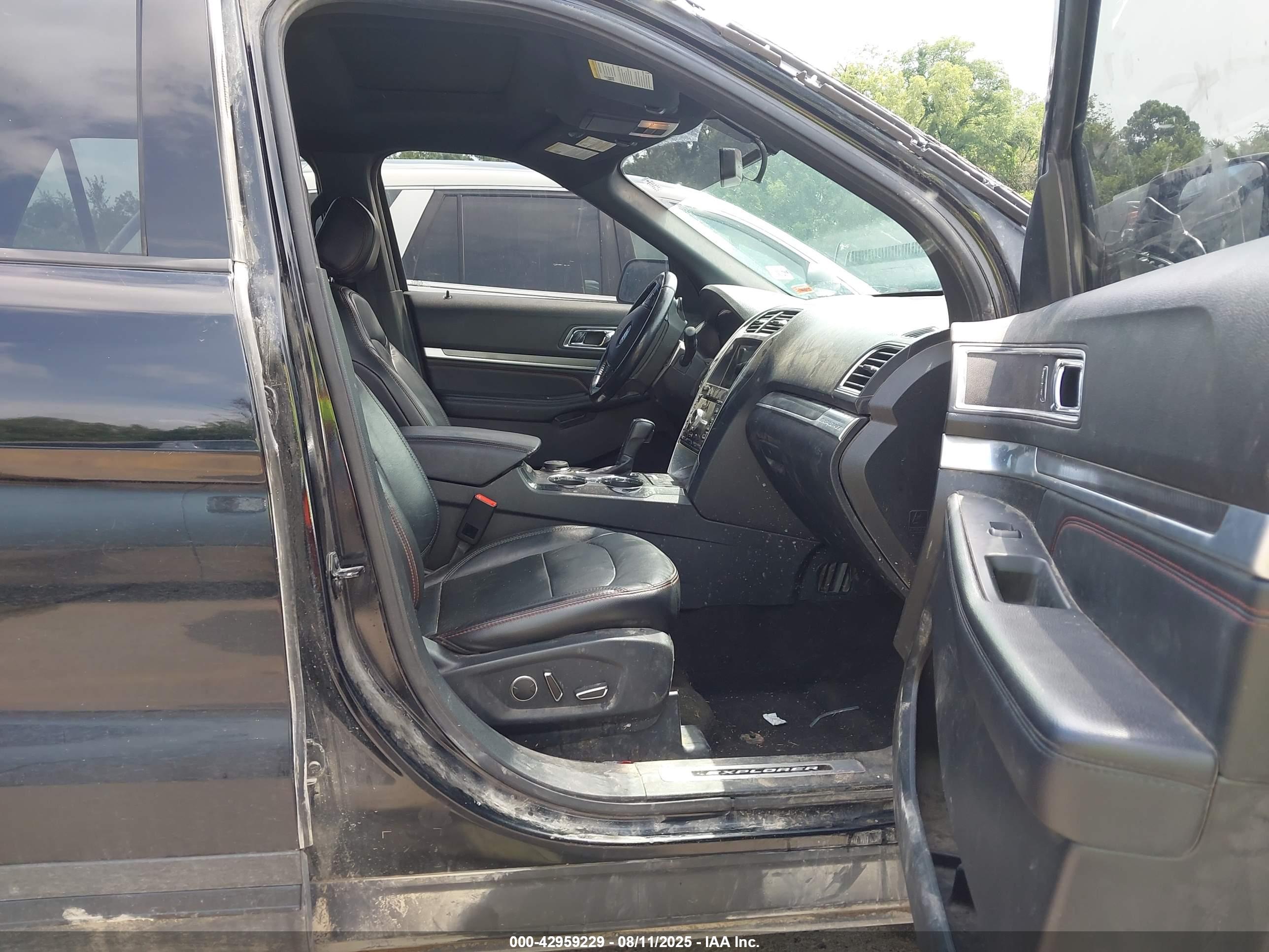 FORD EXPLORER image 5