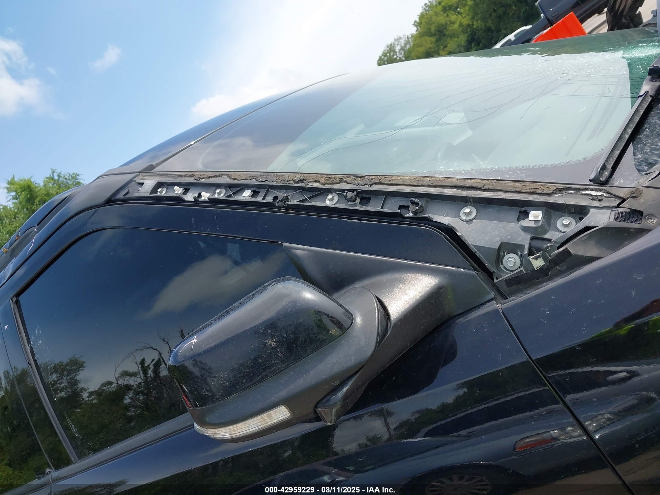FORD EXPLORER image 6