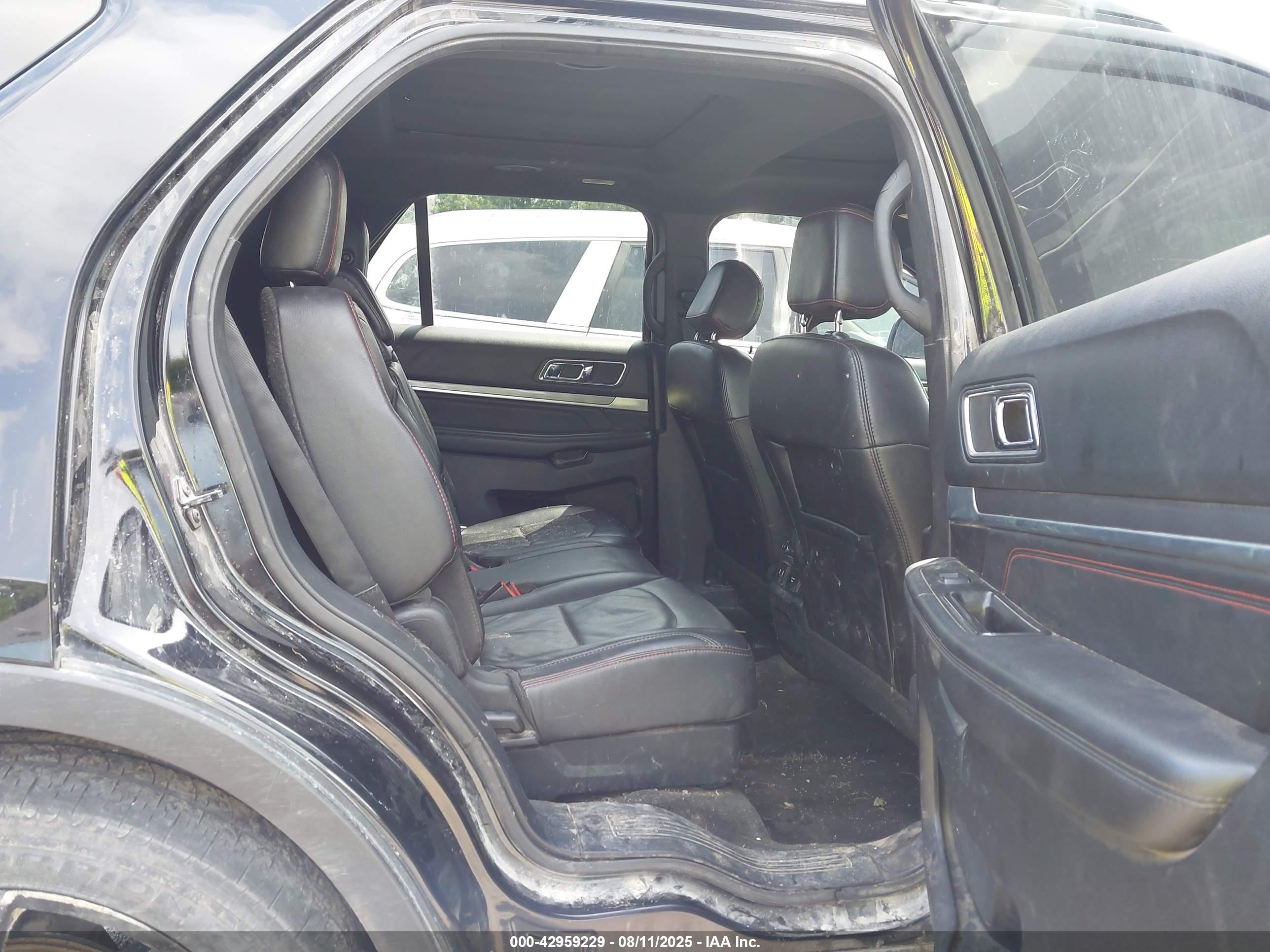 FORD EXPLORER image 8