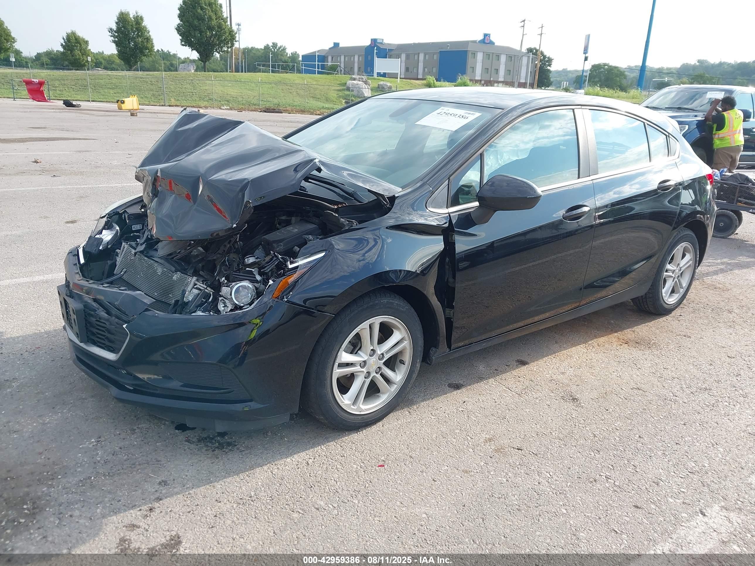 CHEVROLET CRUZE image 2
