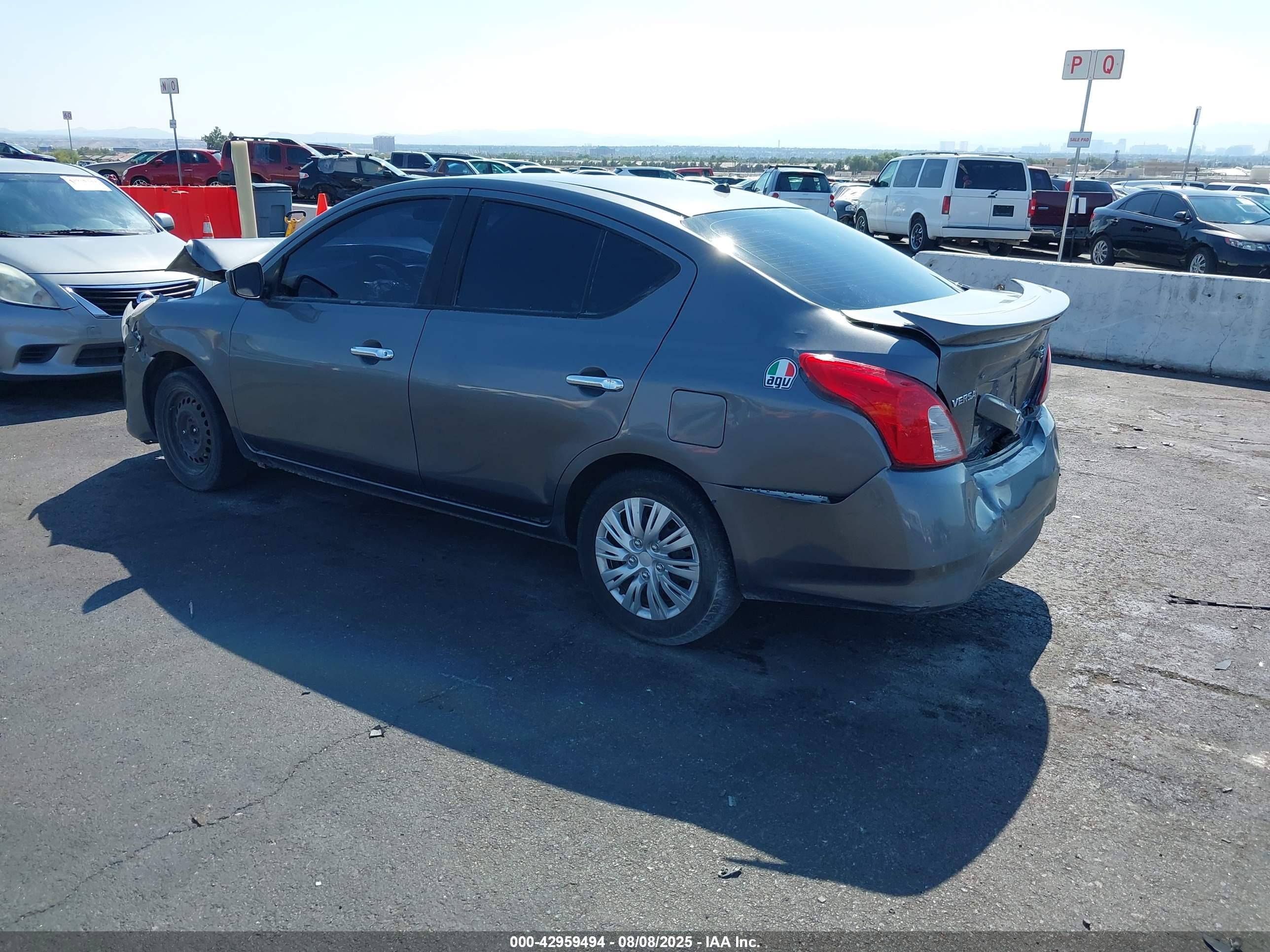 NISSAN VERSA image 3