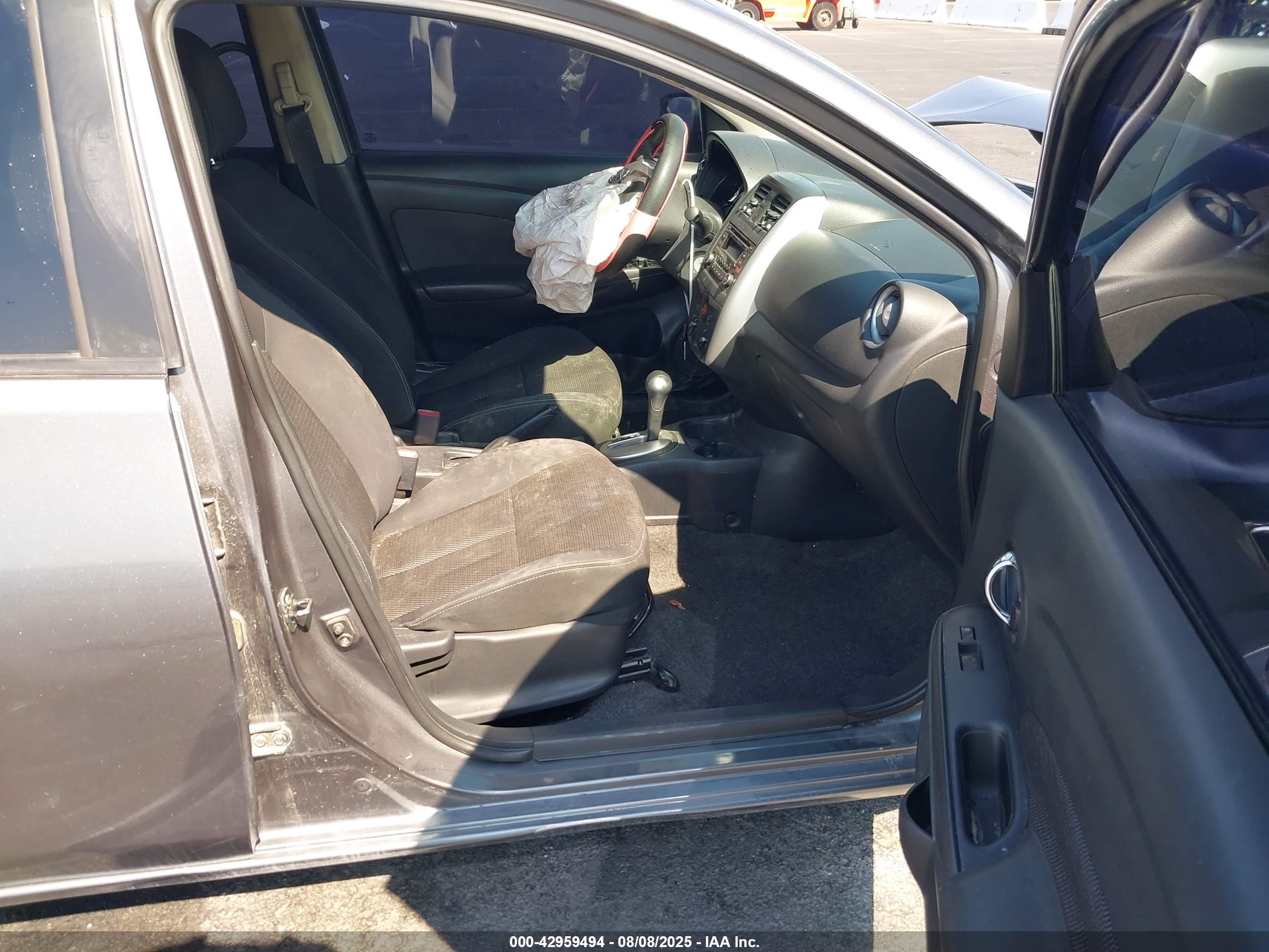 NISSAN VERSA image 5