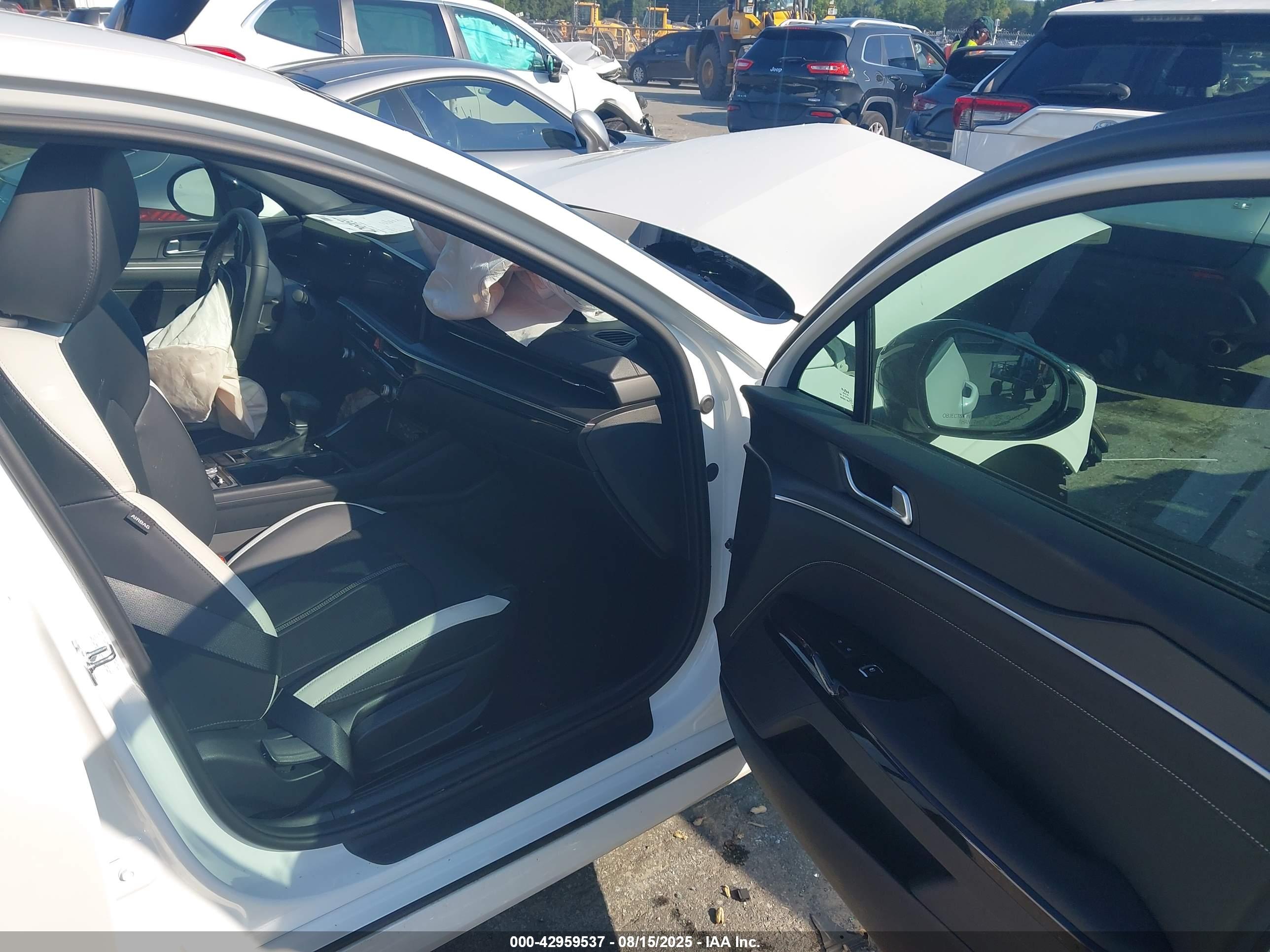 KIA K5 image 5