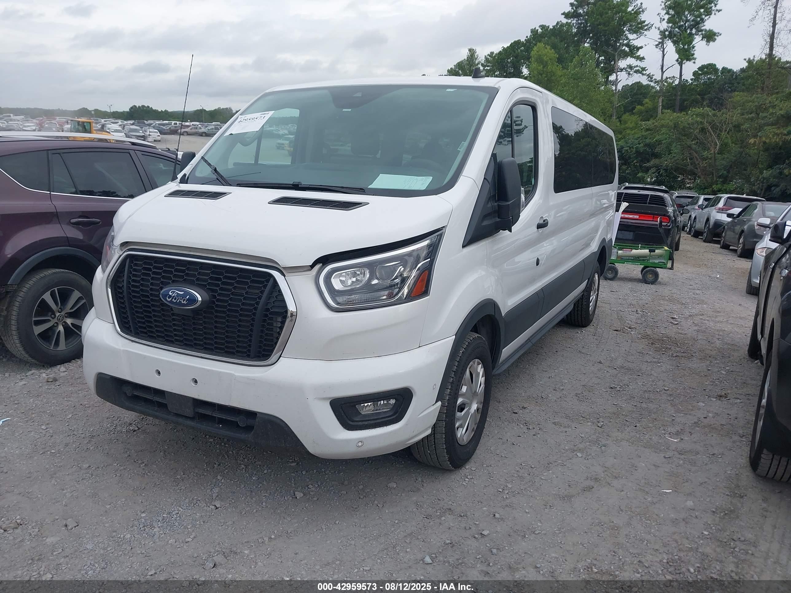 FORD TRANSIT-350 image 2