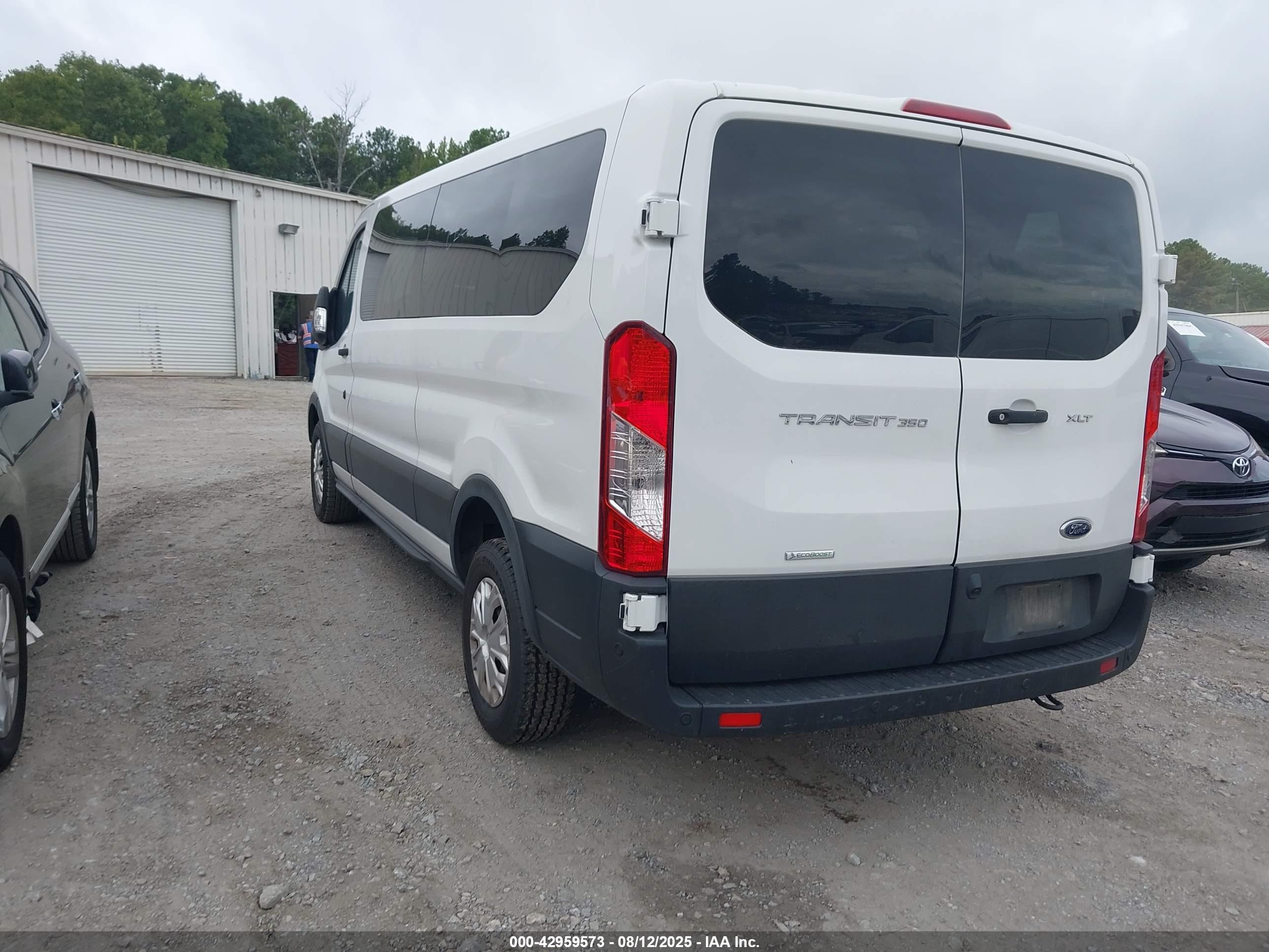 FORD TRANSIT-350 image 3