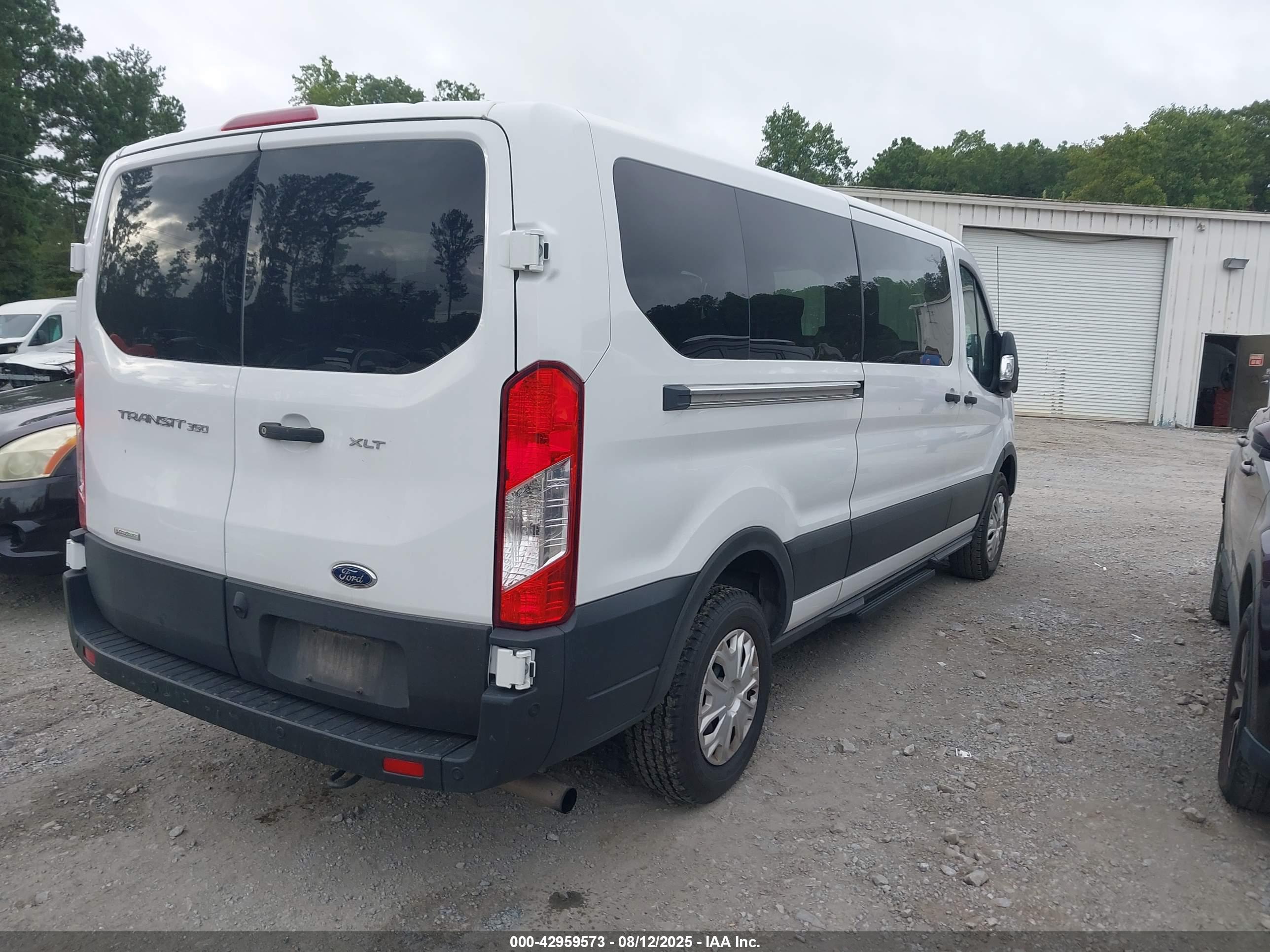 FORD TRANSIT-350 image 4