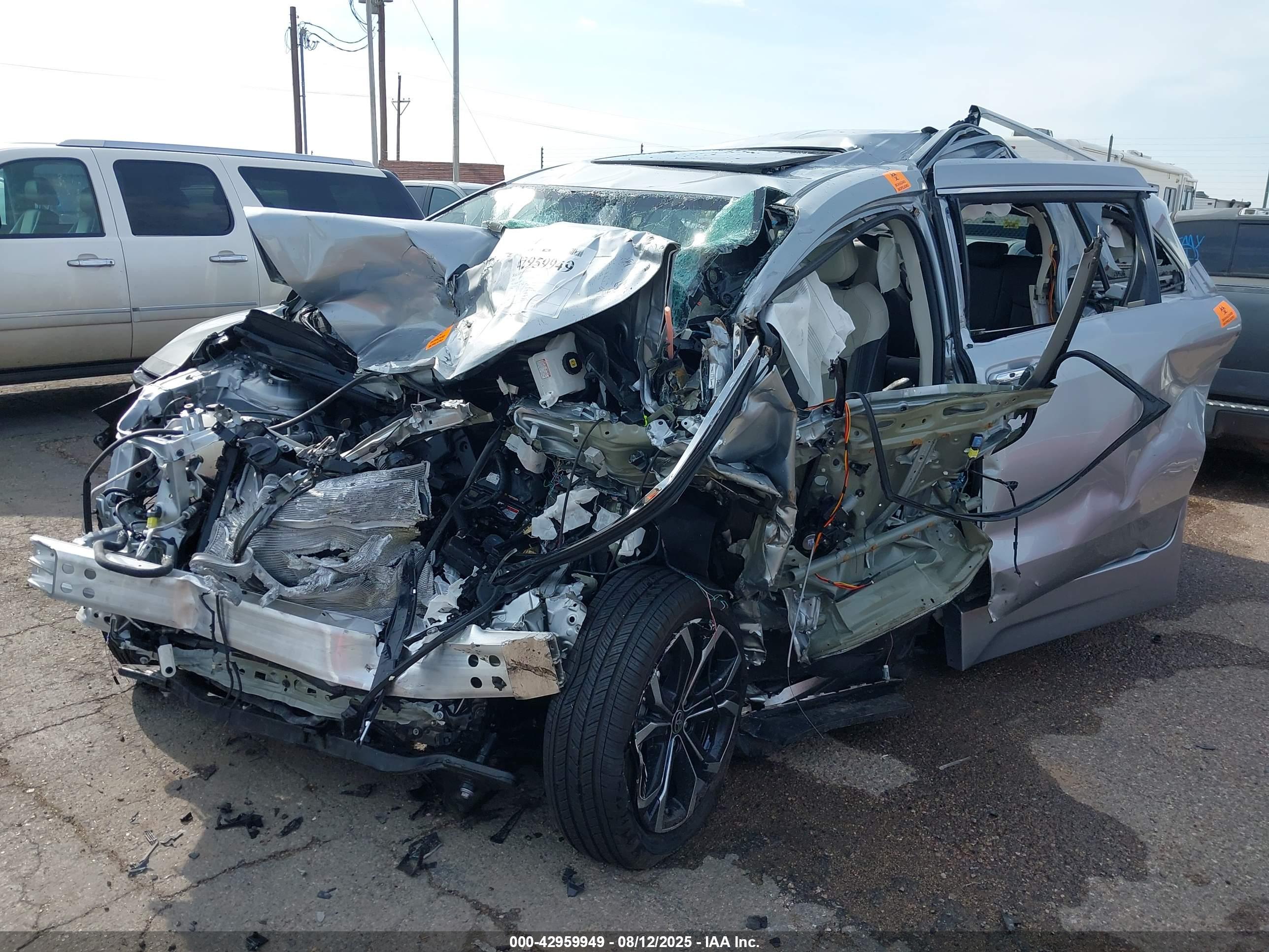 TOYOTA SIENNA image 2