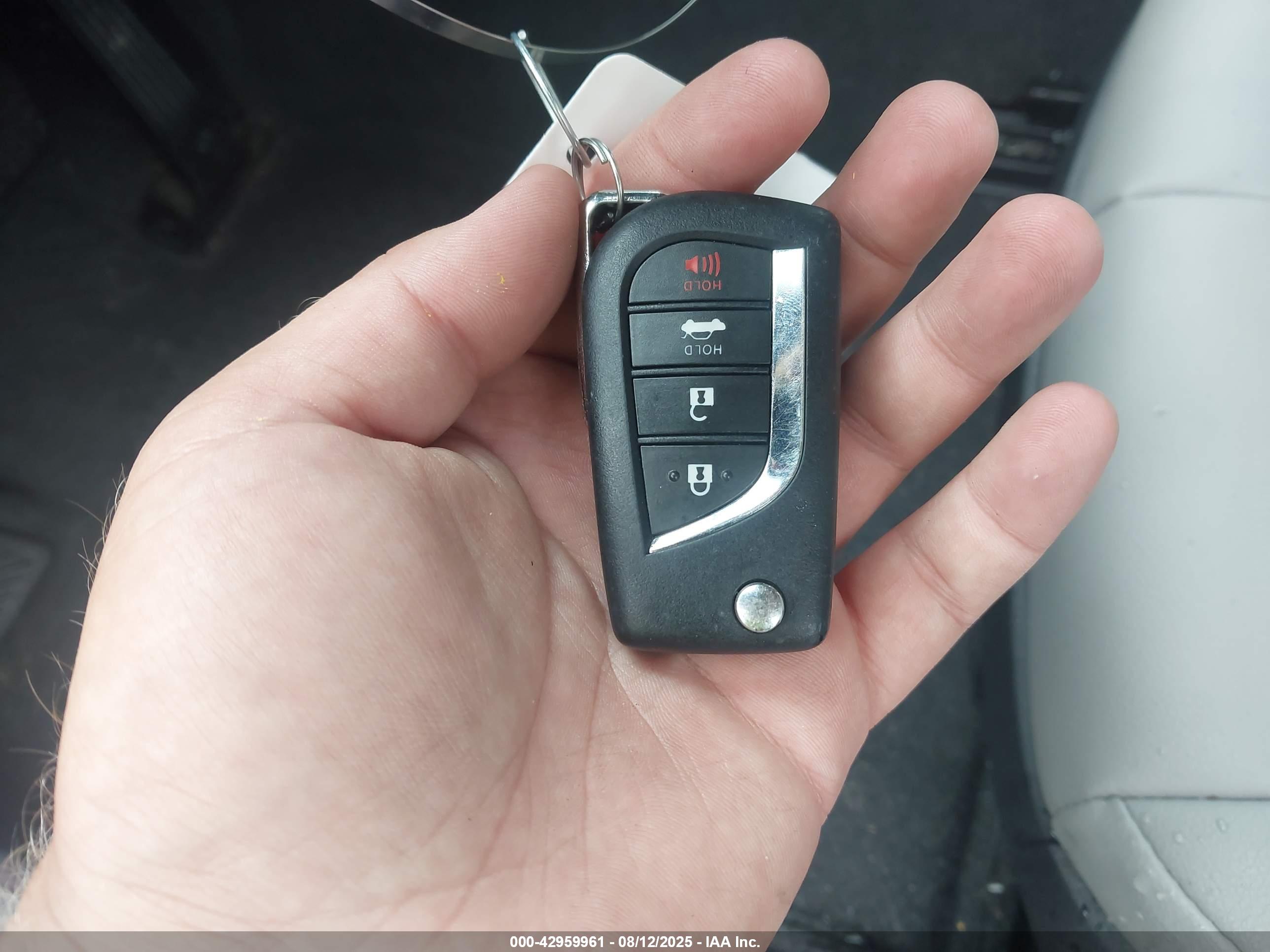 TOYOTA CAMRY image 11