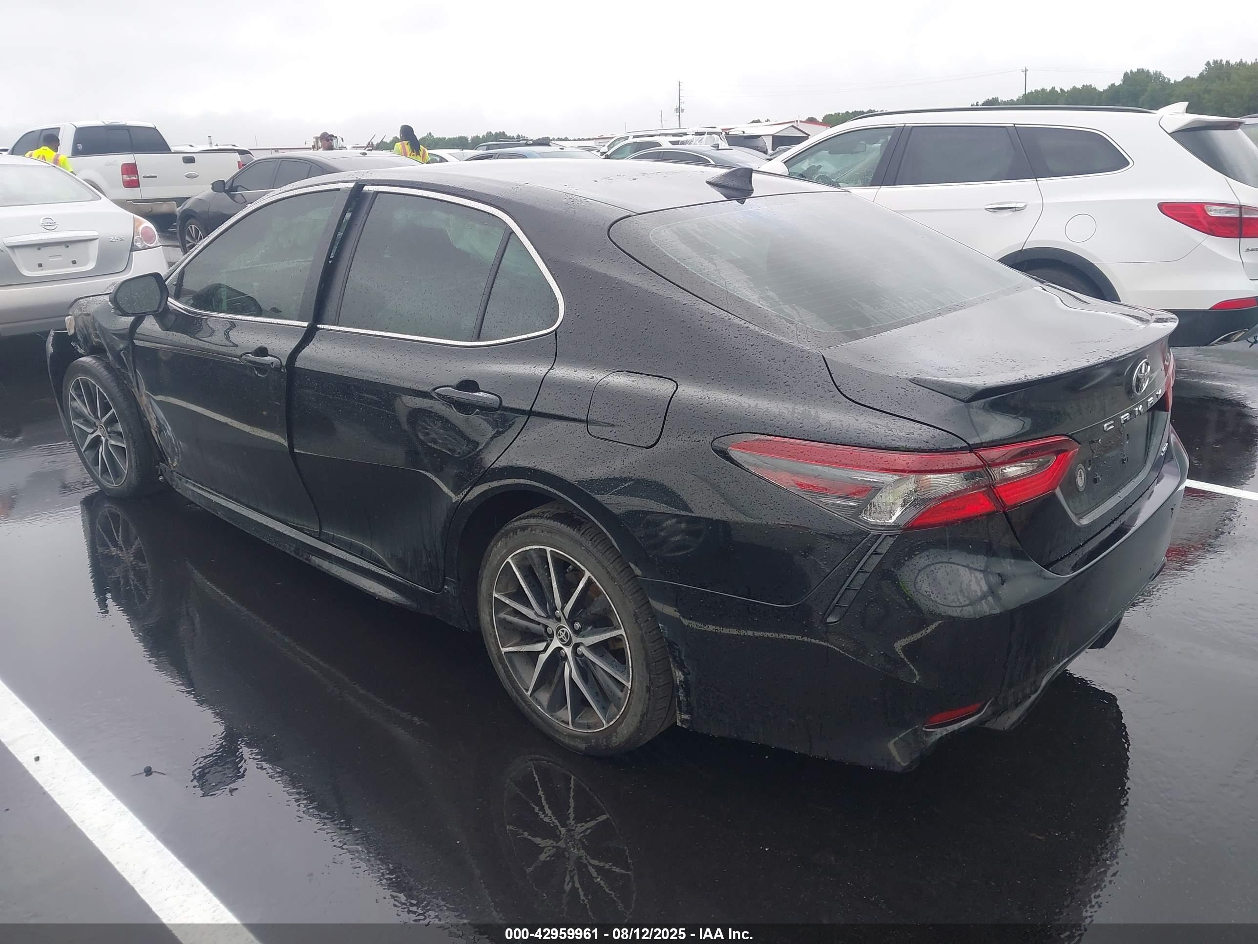 TOYOTA CAMRY image 3