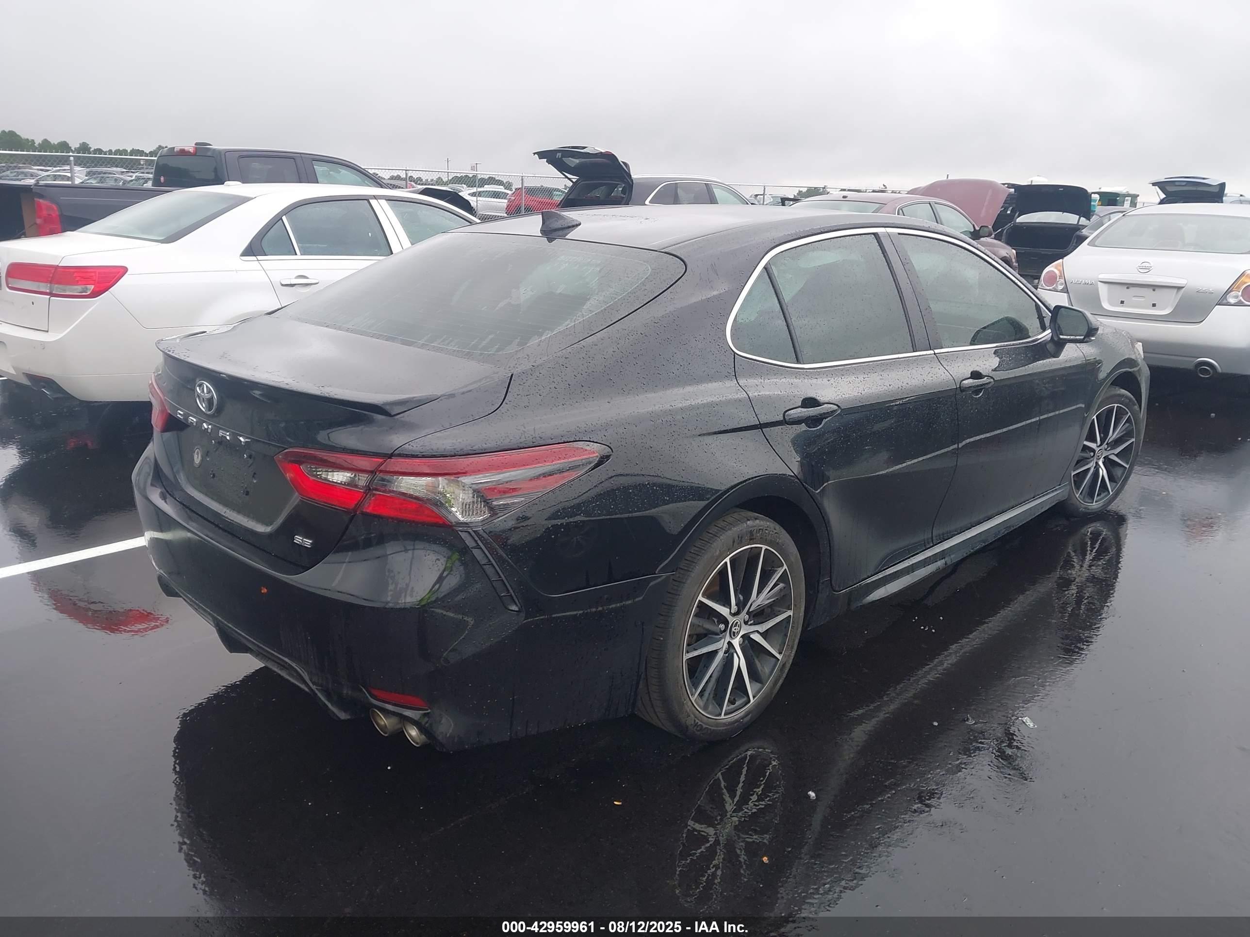 TOYOTA CAMRY image 4