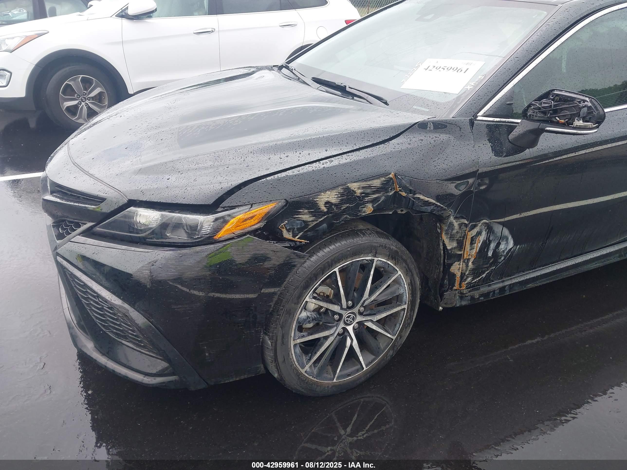 TOYOTA CAMRY image 6