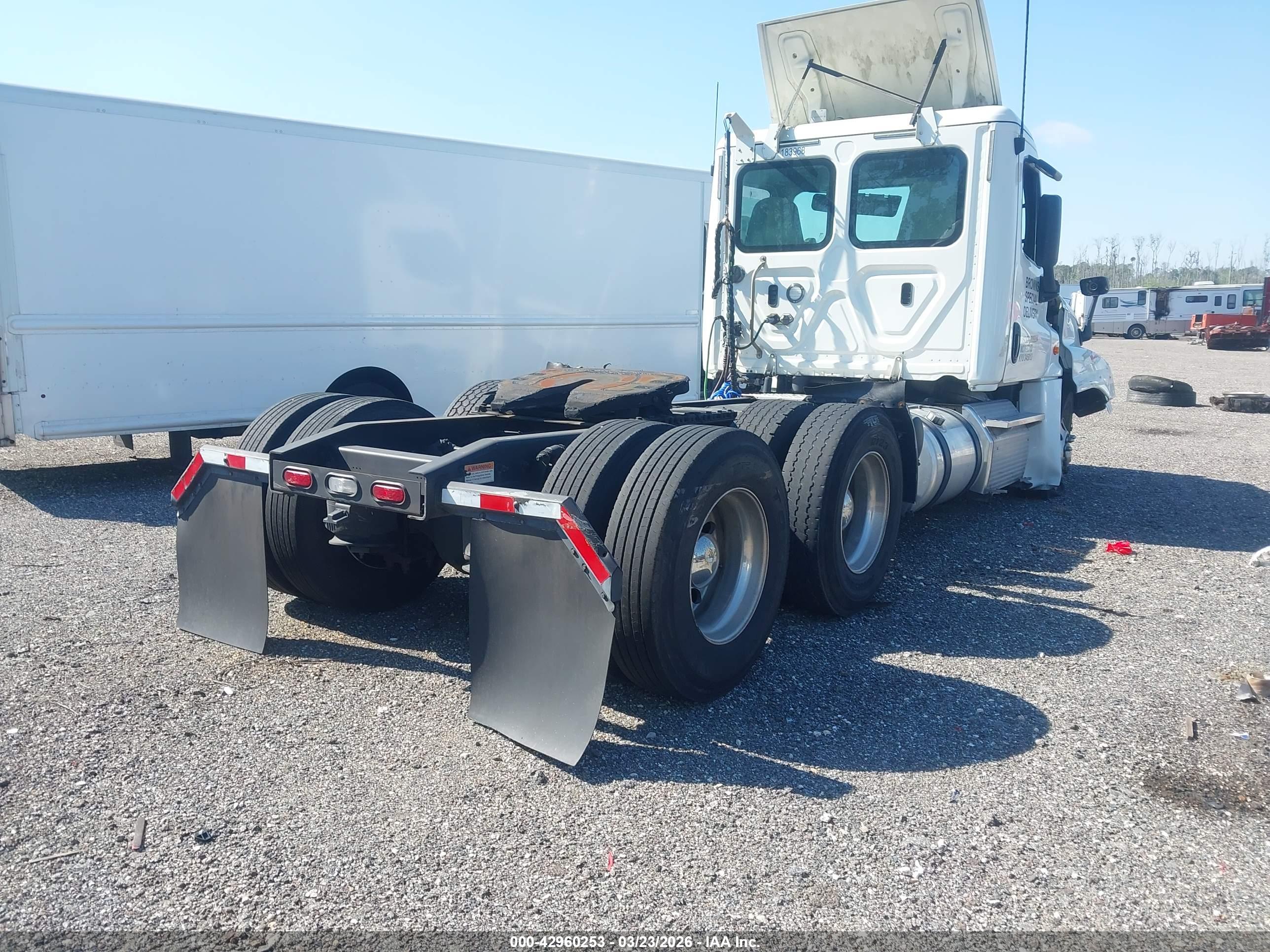 FREIGHTLINER CASCADIA image 4