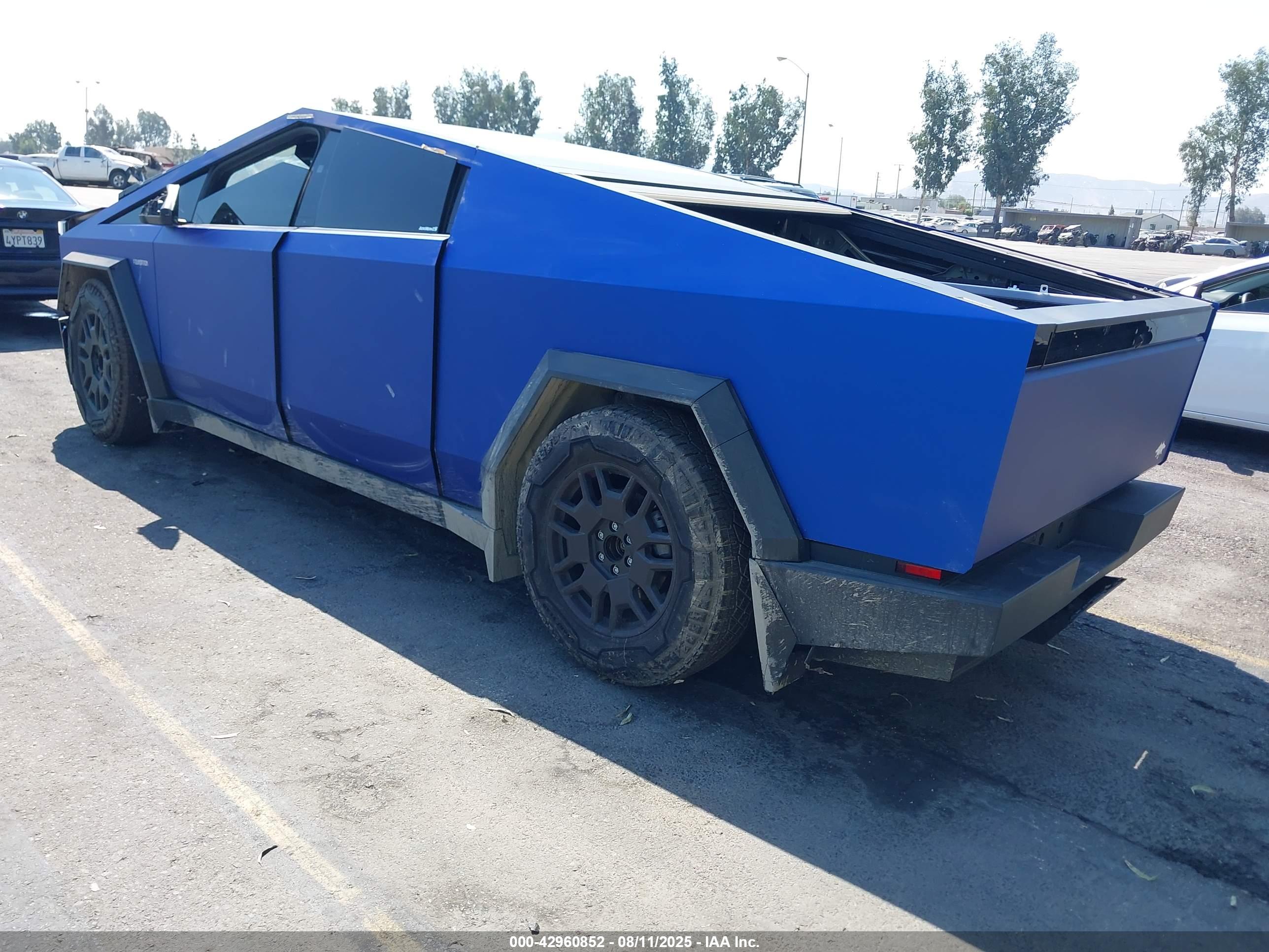 TESLA CYBERTRUCK image 3
