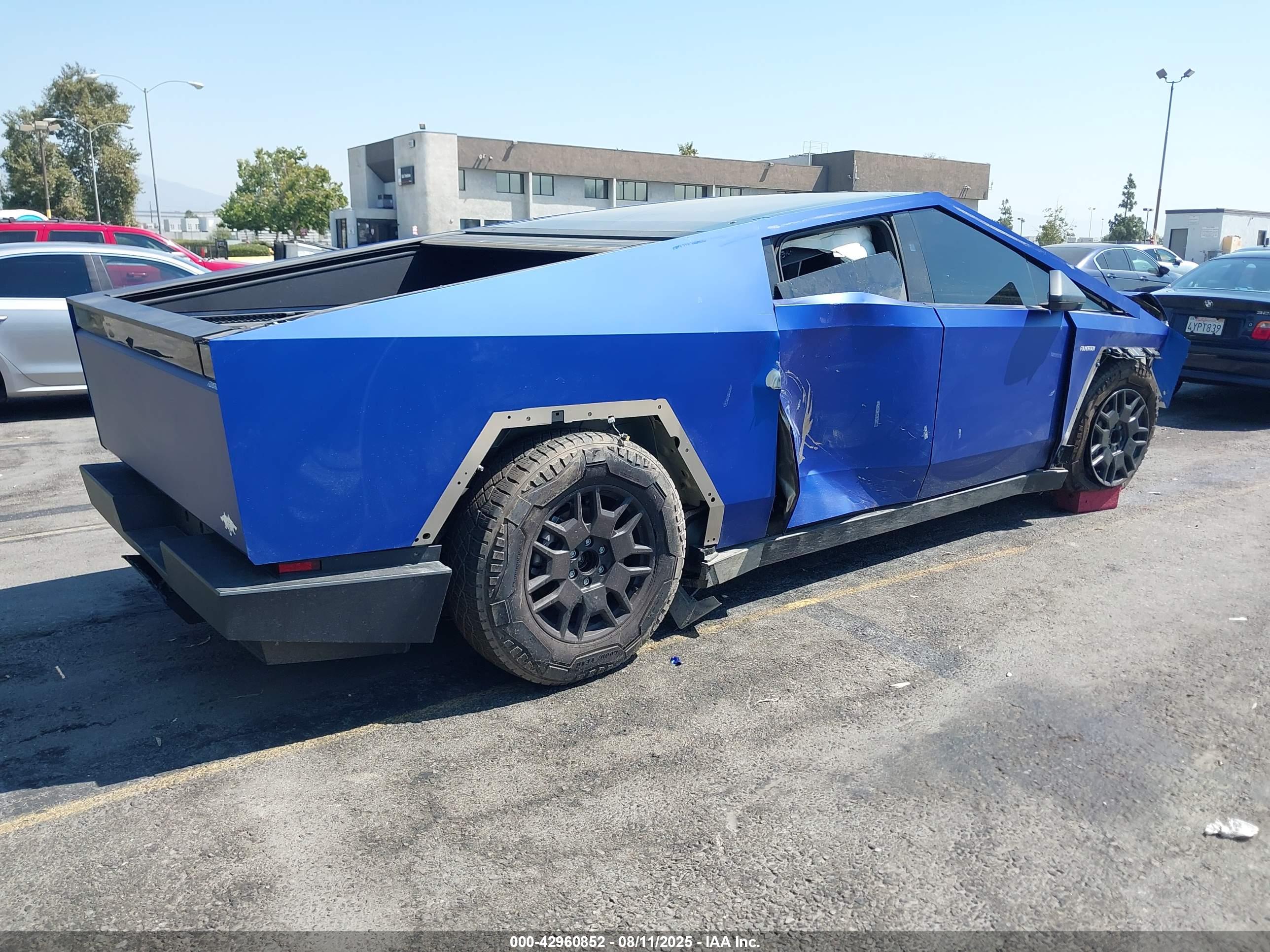 TESLA CYBERTRUCK image 4