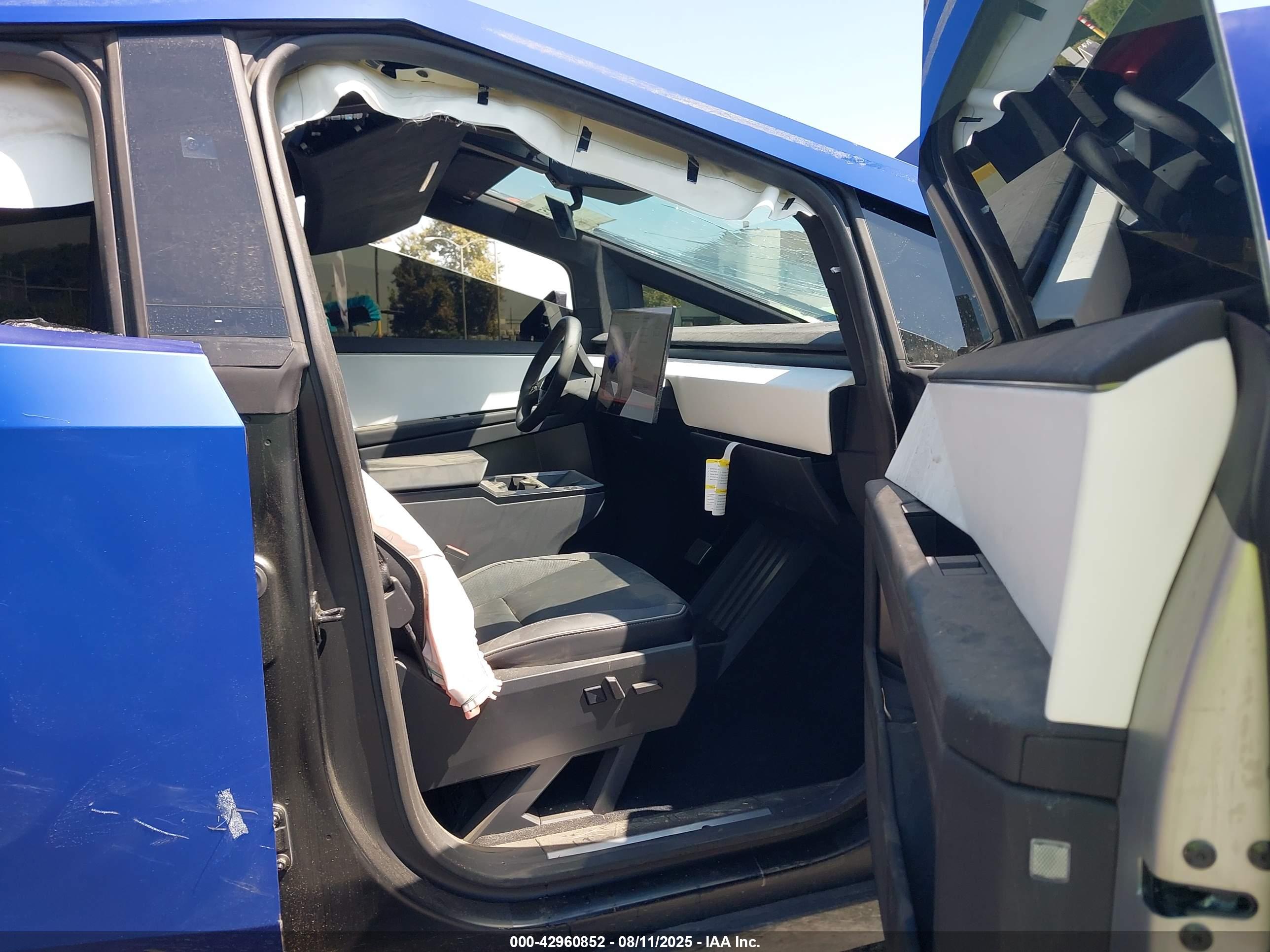 TESLA CYBERTRUCK image 5