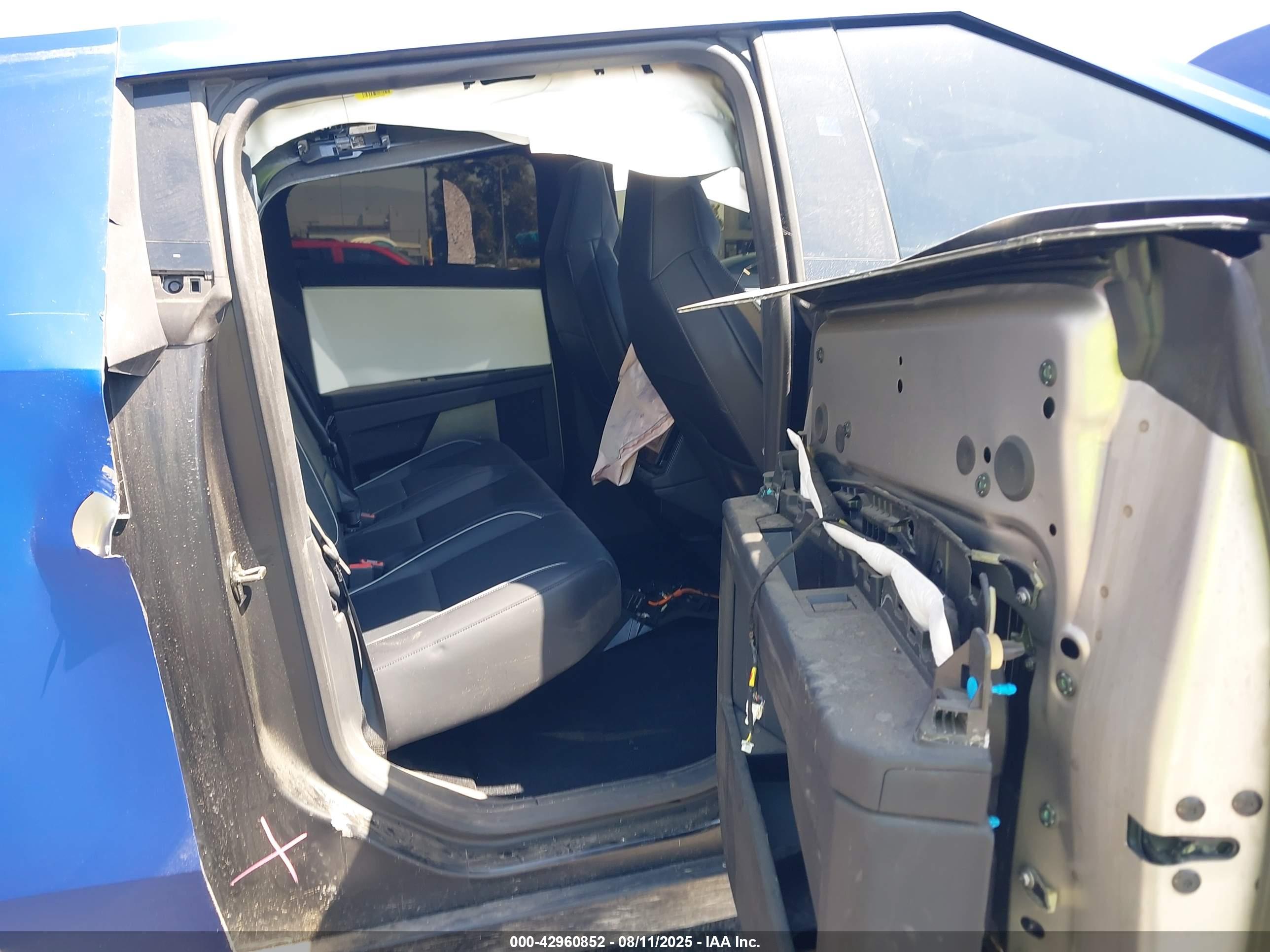 TESLA CYBERTRUCK image 8