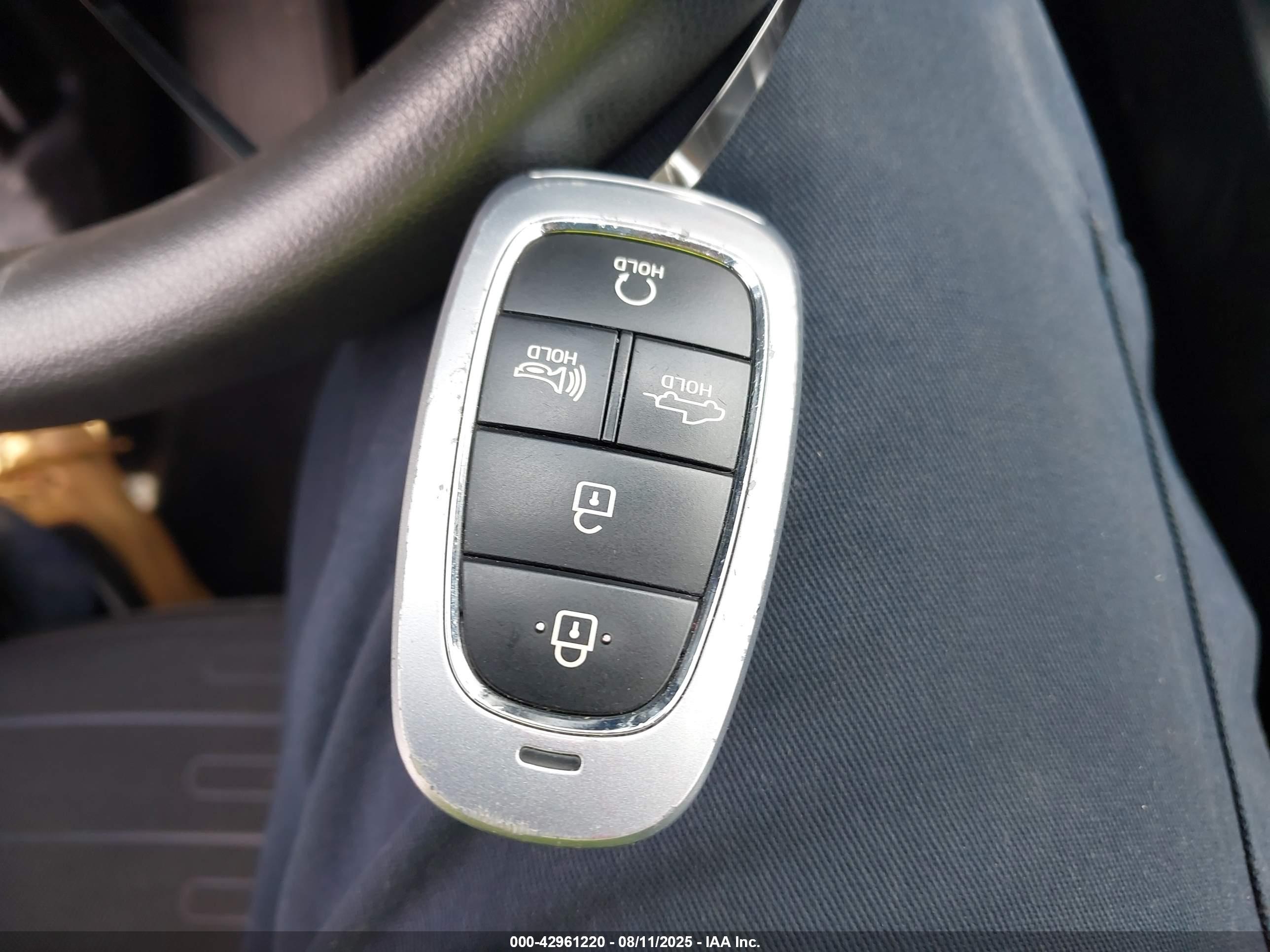 HYUNDAI SANTA image 11