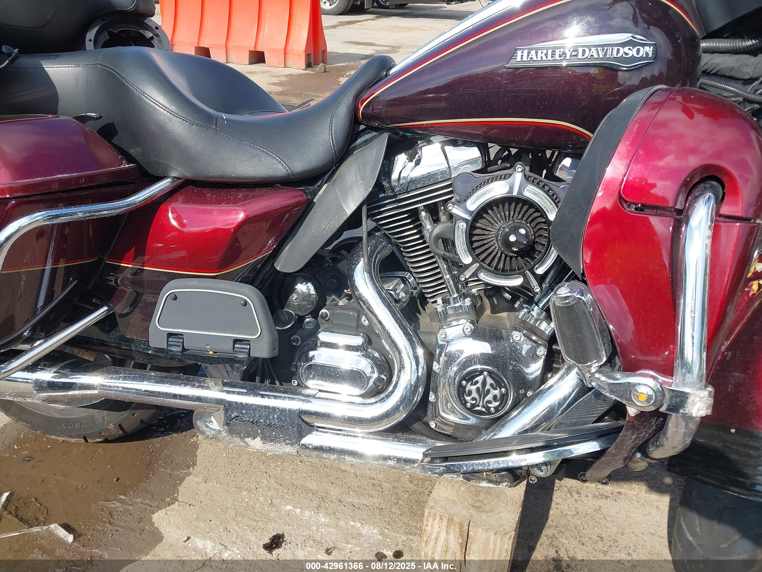 HARLEY-DAVIDSON FLHTCU image 8
