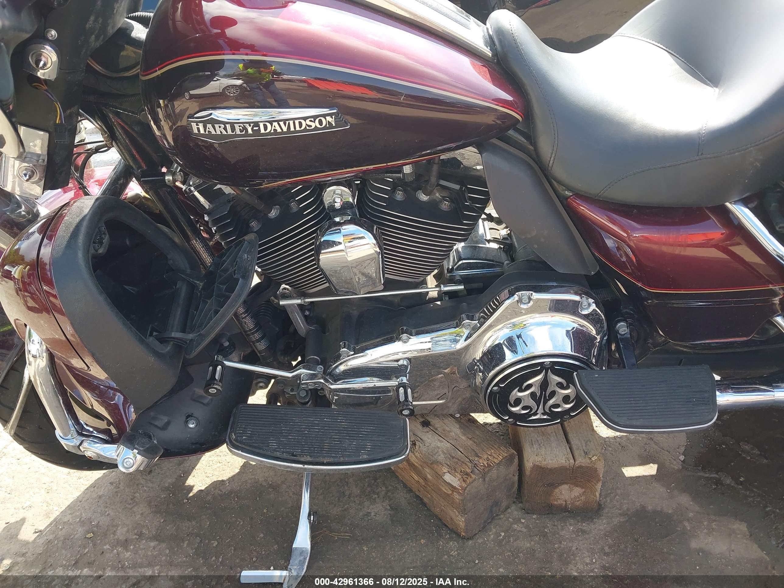 HARLEY-DAVIDSON FLHTCU image 9