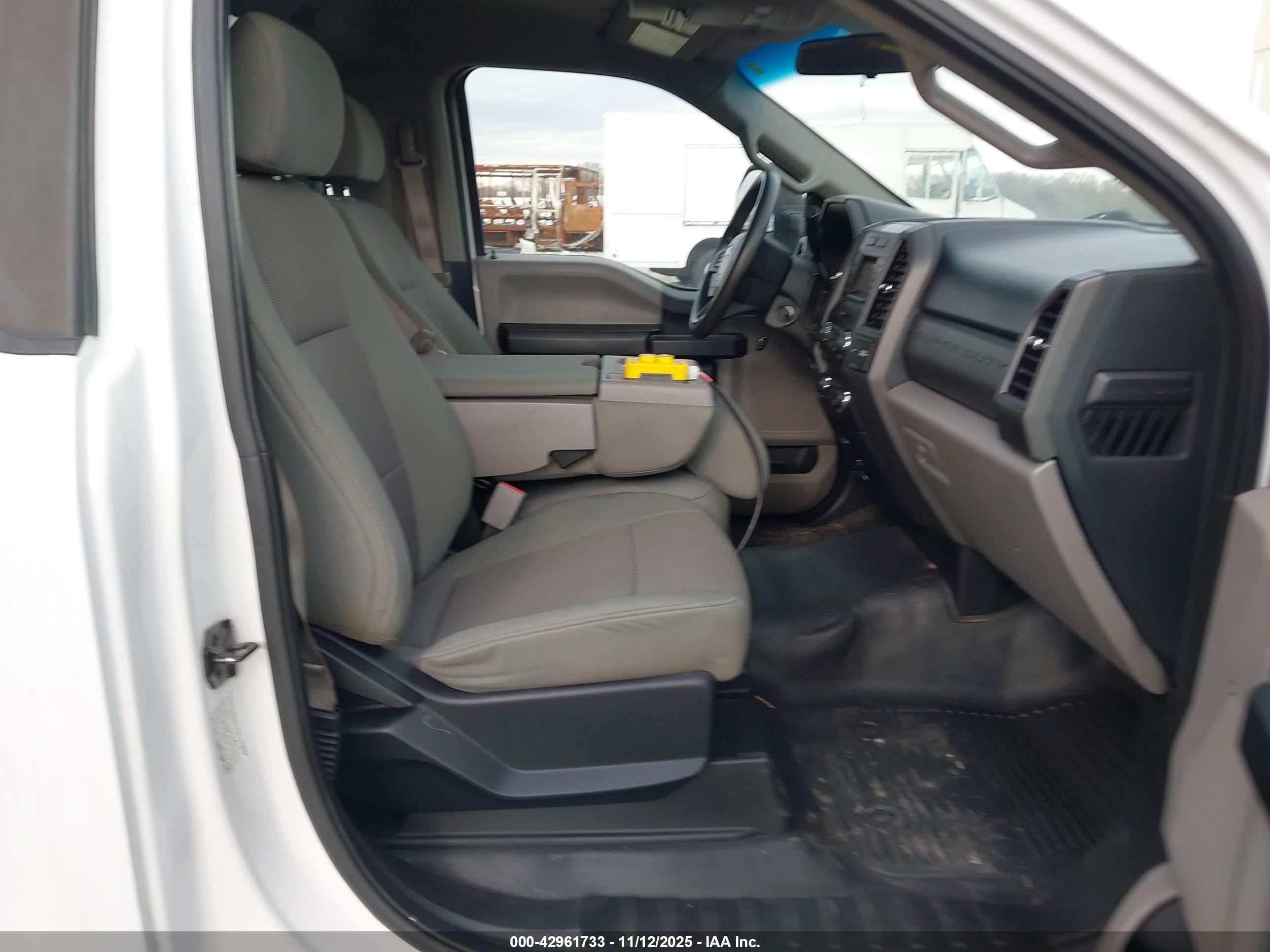 FORD F550 image 5