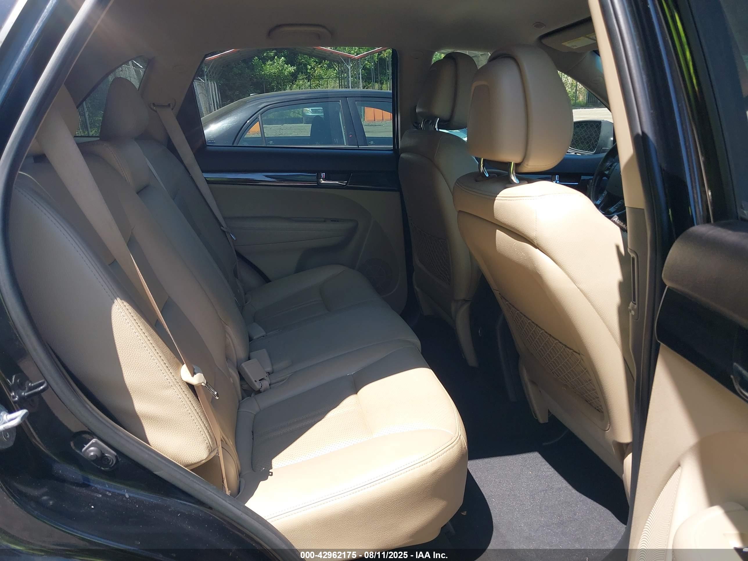 KIA SORENTO image 8