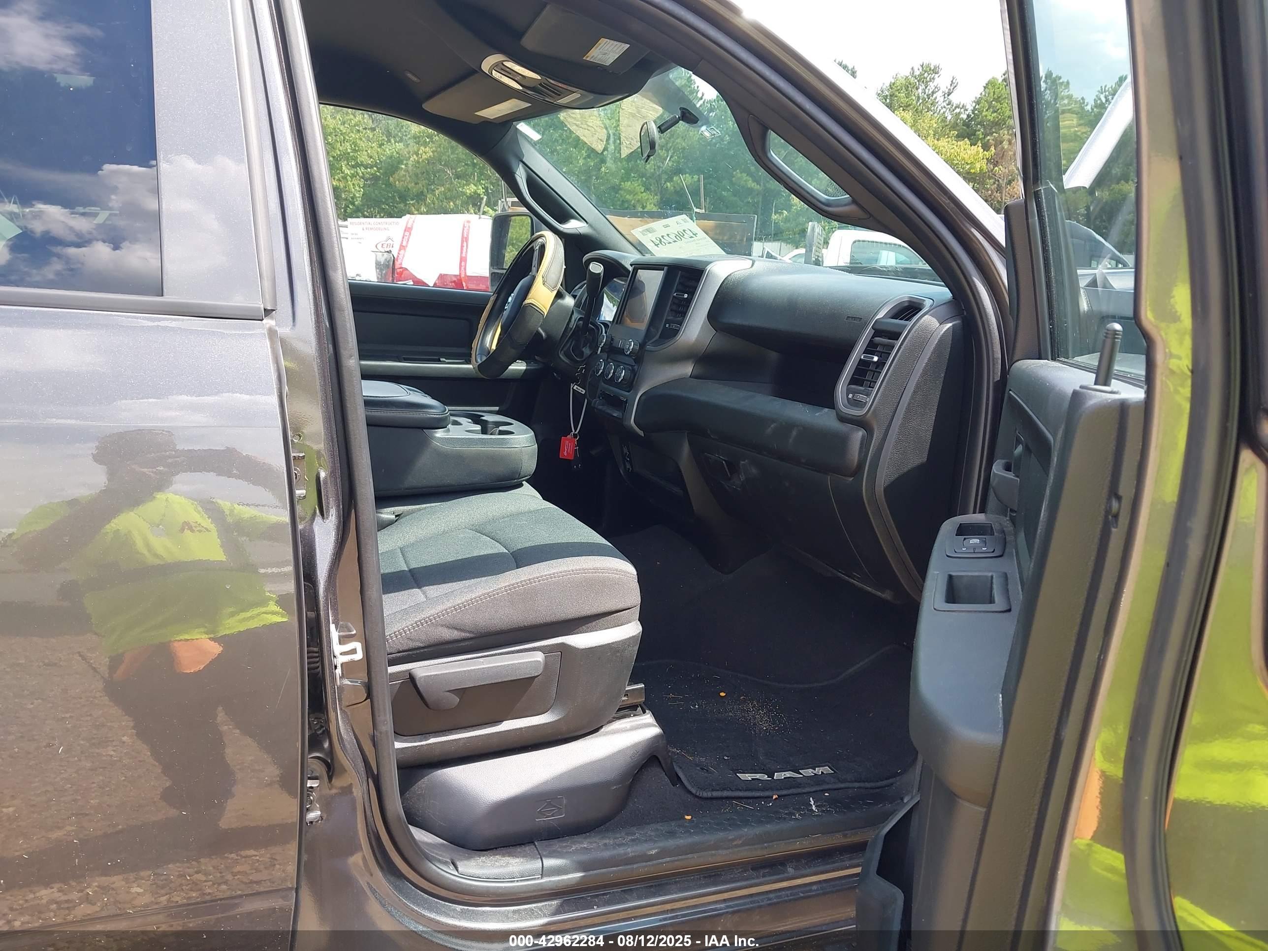 RAM 2500 image 5